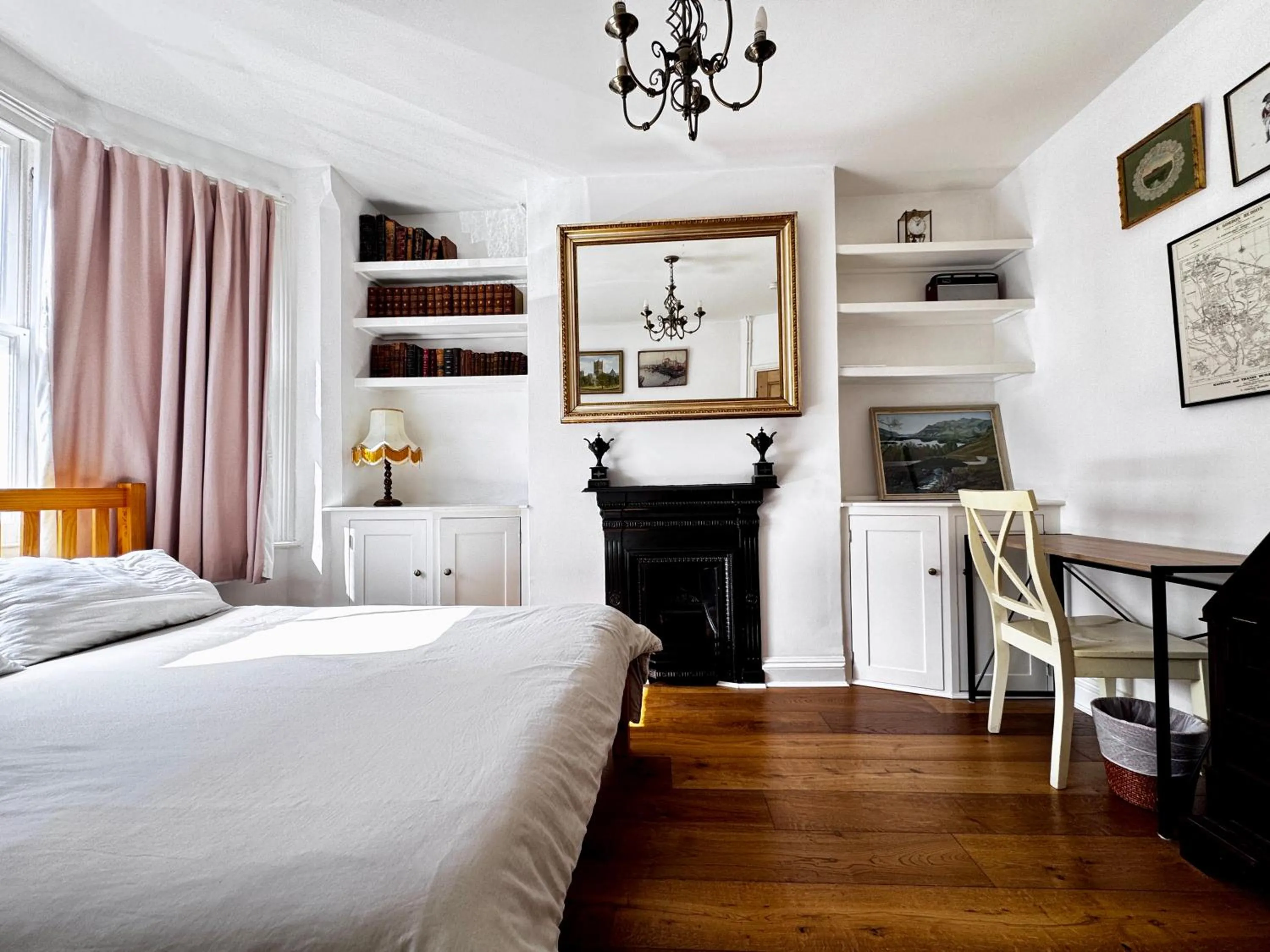 Photo of the whole room, Bed in Cozy Place
