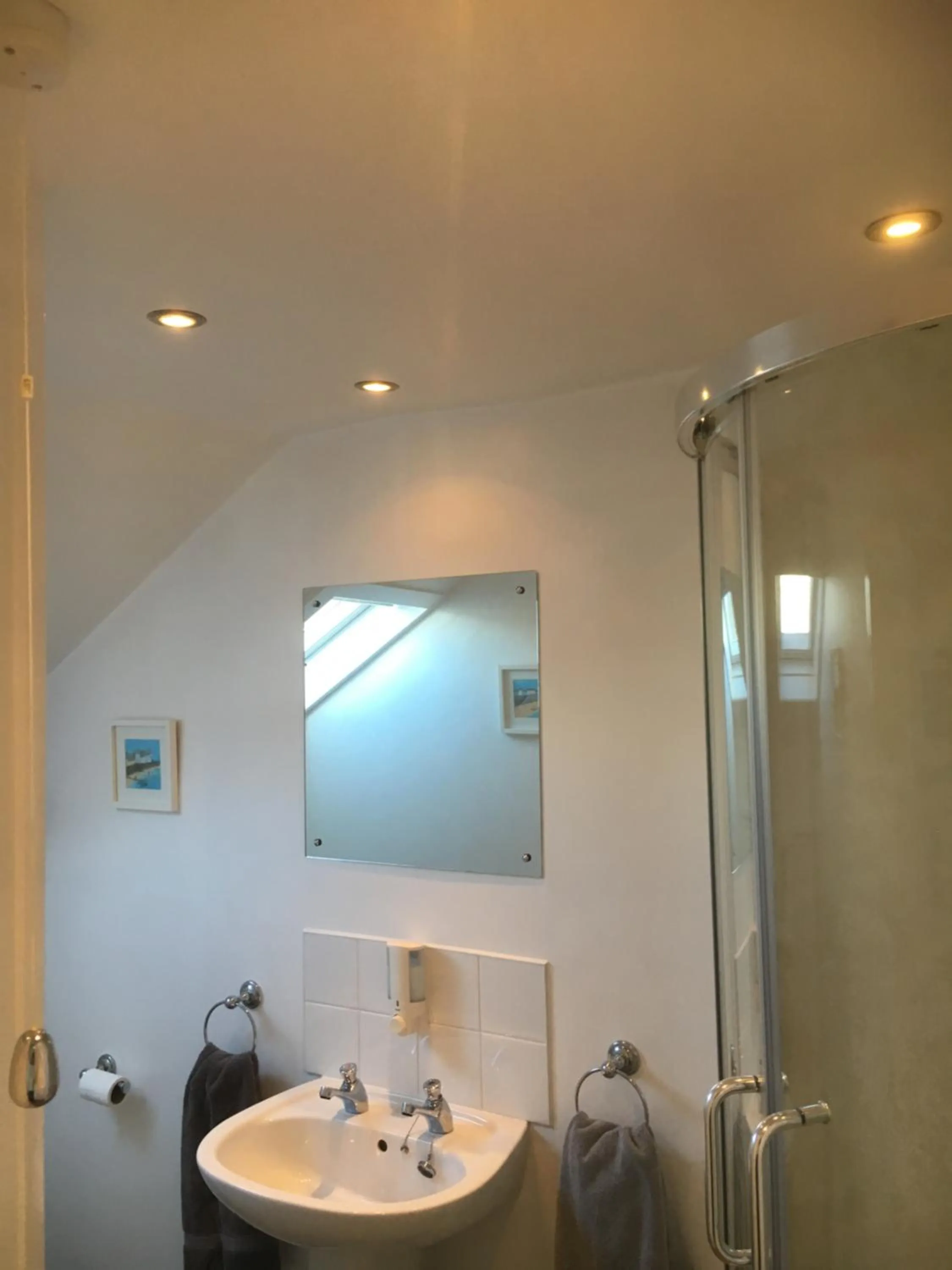 Shower in Caledonia Guest House