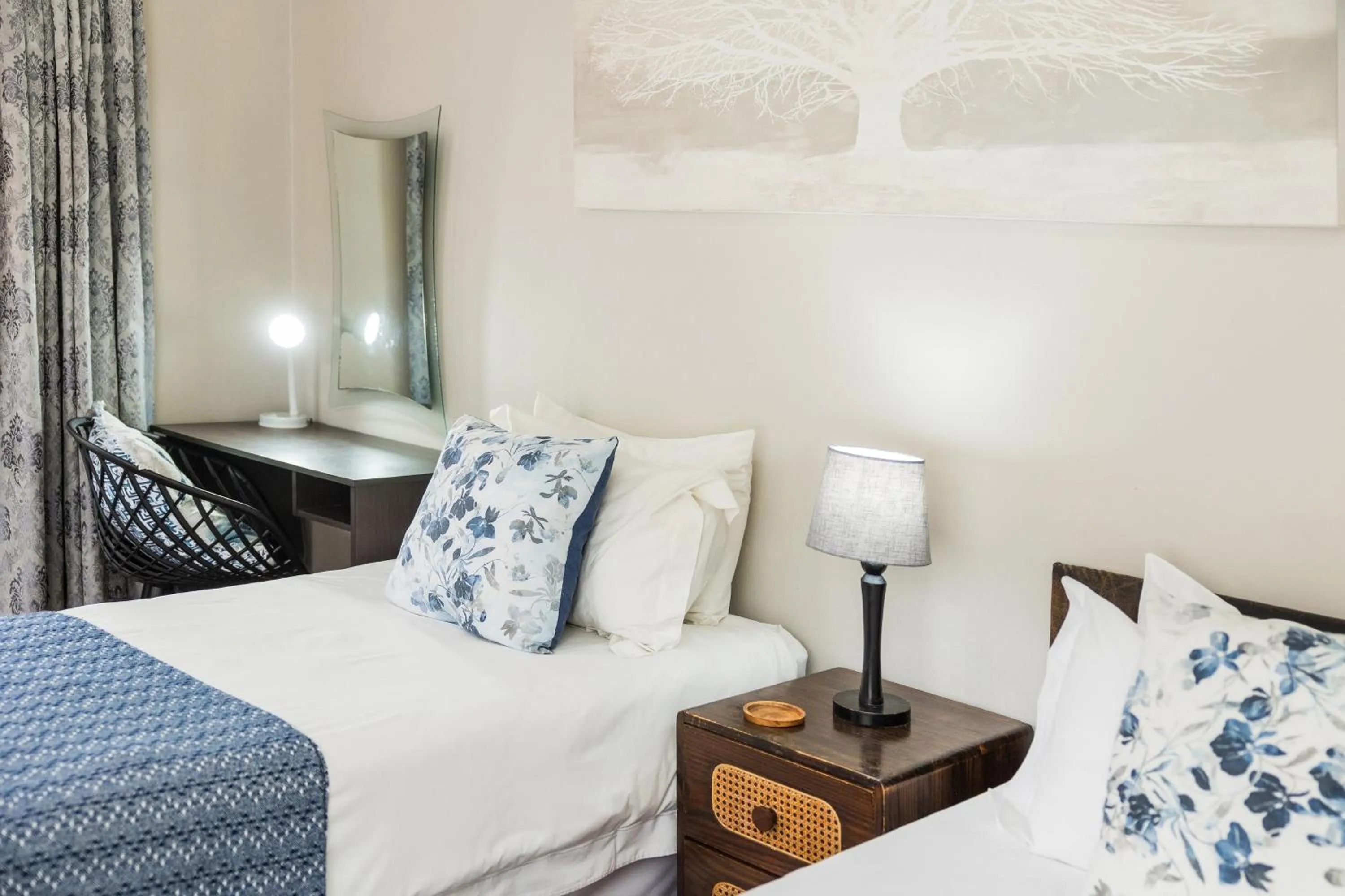 Bed in Rozendal Guest House