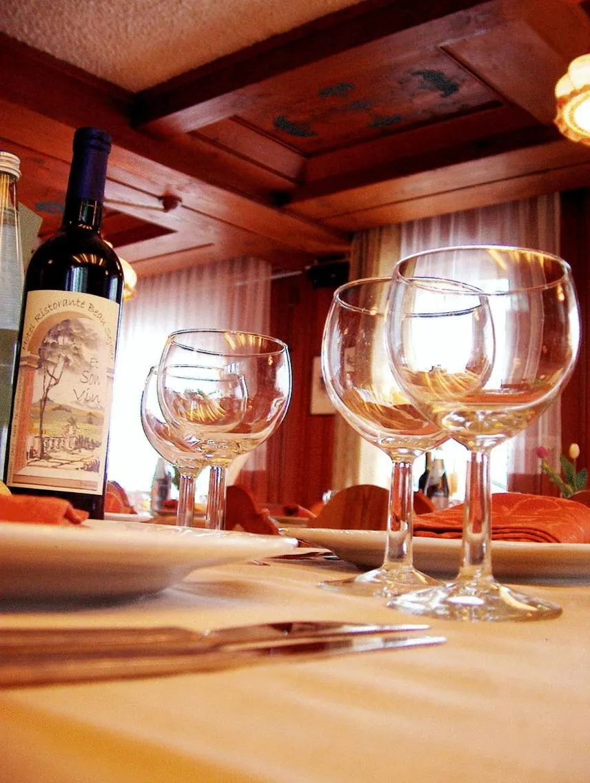 Restaurant/places to eat in Hotel Beau Sejour