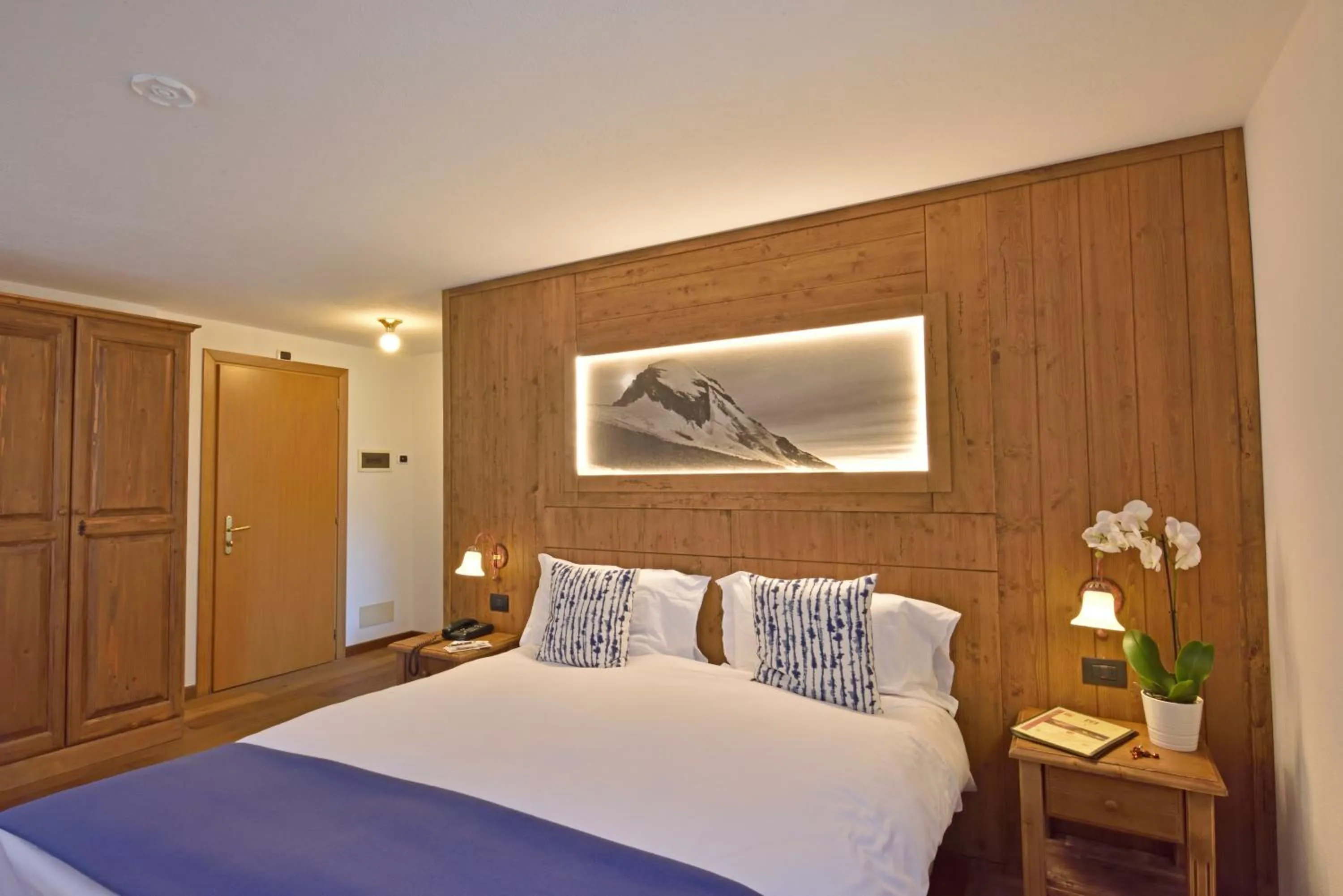 Bed in Hotel Beau Sejour