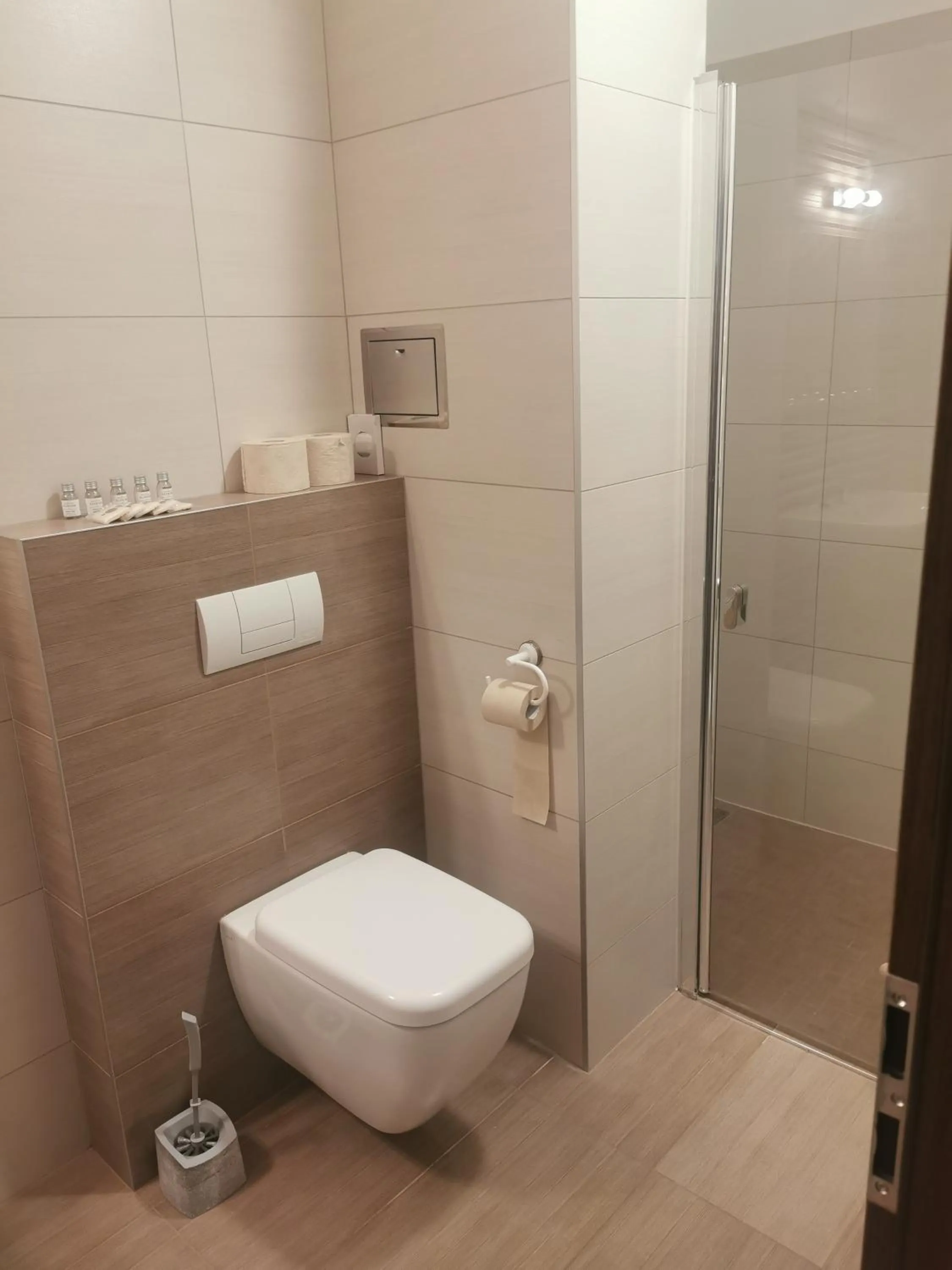 Shower in Hotel Diana