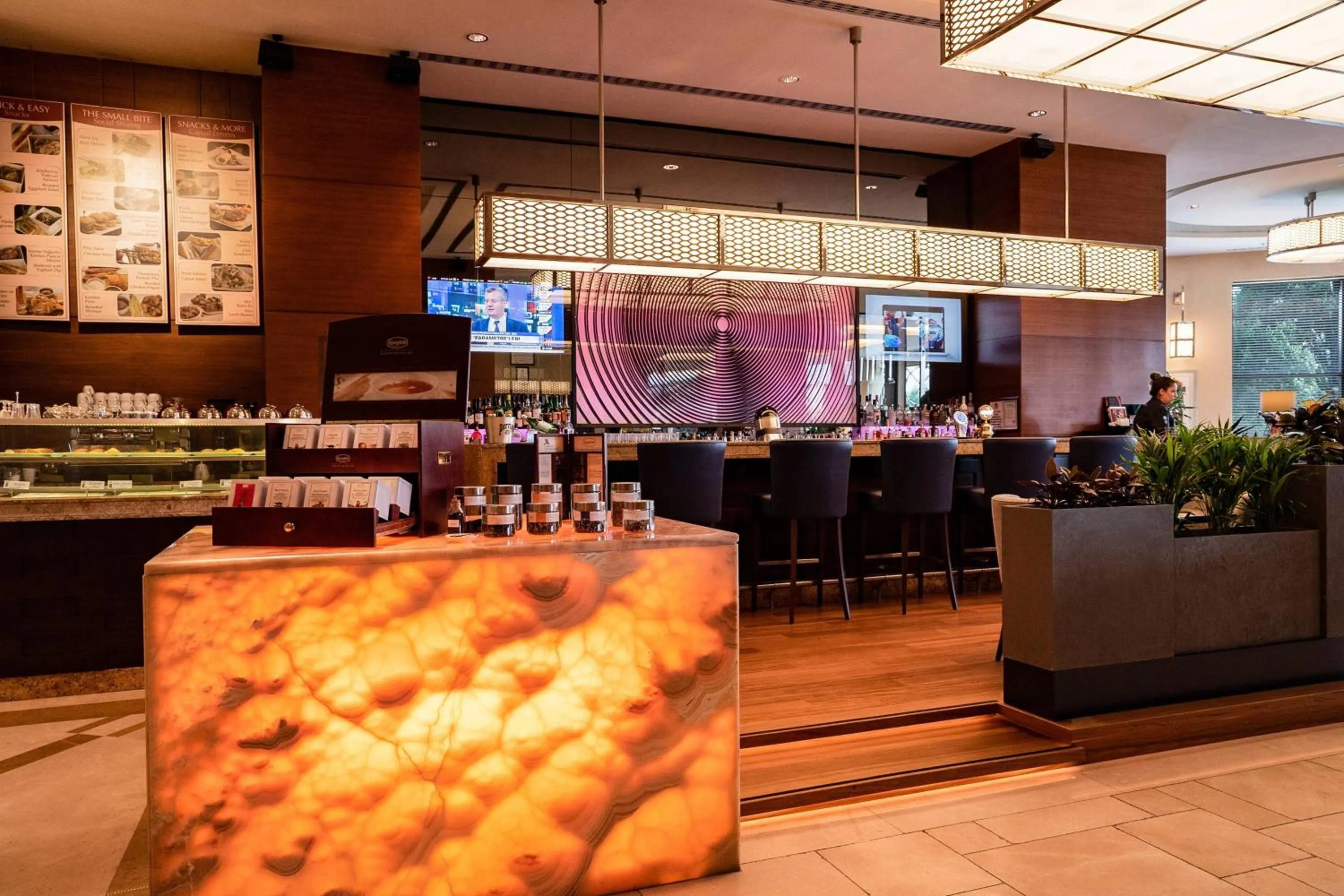 Lounge or bar in Istanbul Marriott Hotel Asia