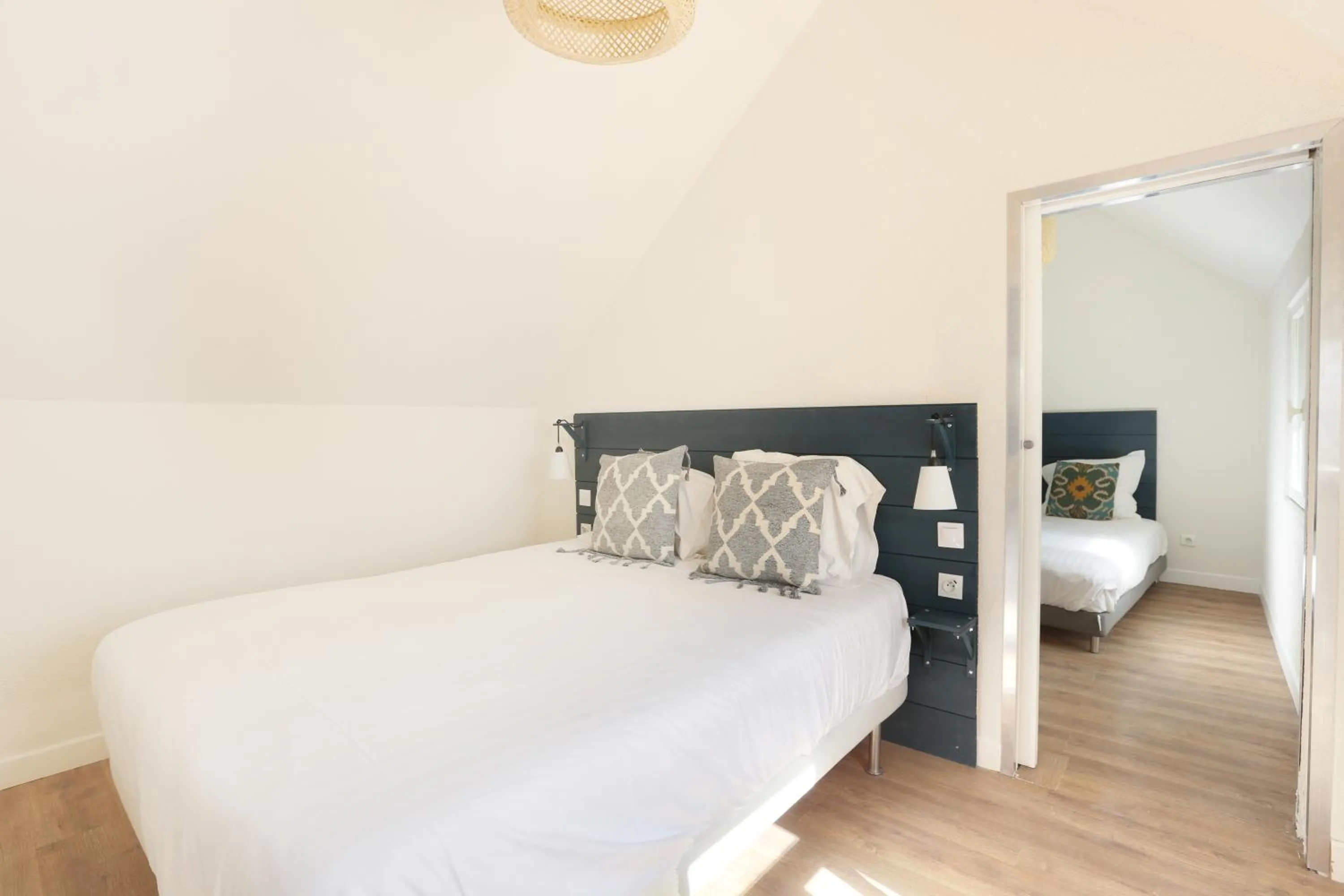 Bedroom, Bed in Les Lilas Serviced Apartments