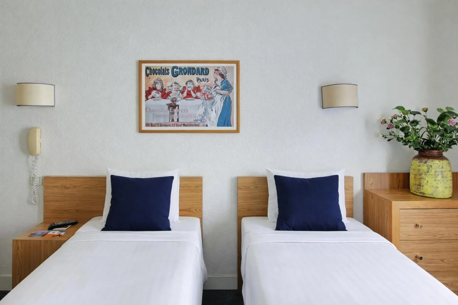 Bed in Les Lilas Serviced Apartments