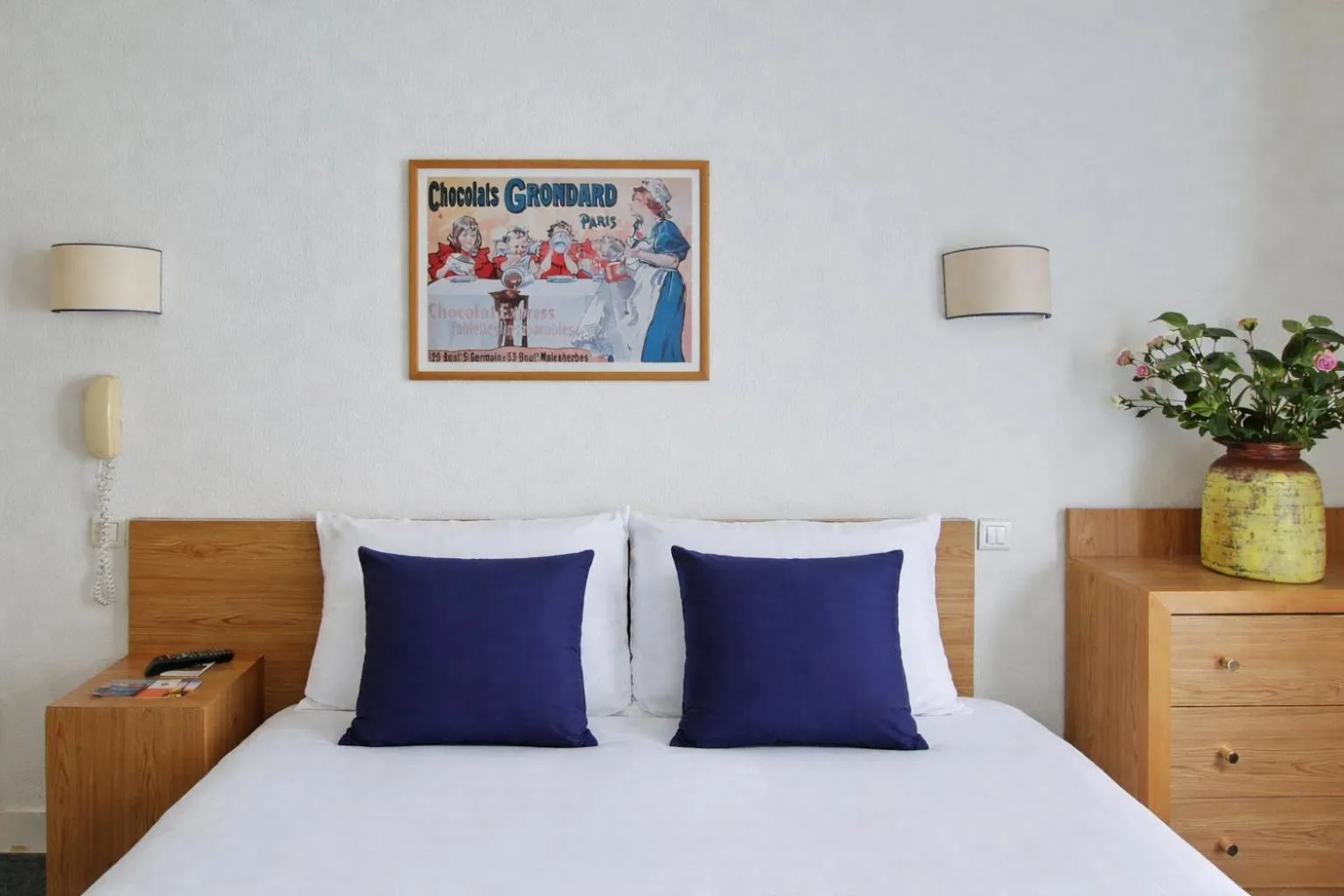 Bed in Les Lilas Serviced Apartments