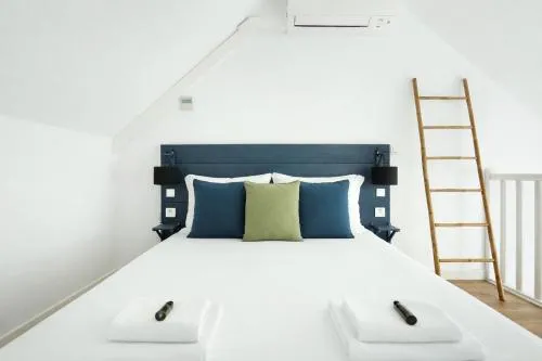 Bedroom, Bed in Les Lilas Serviced Apartments