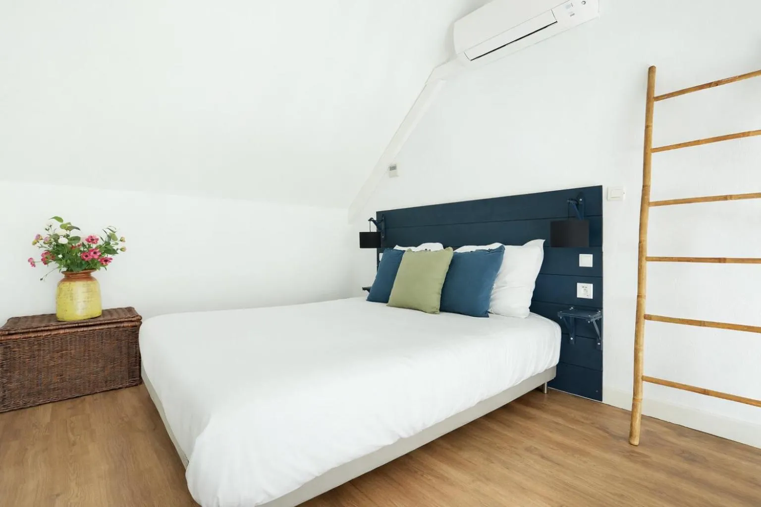 Bedroom, Bed in Les Lilas Serviced Apartments