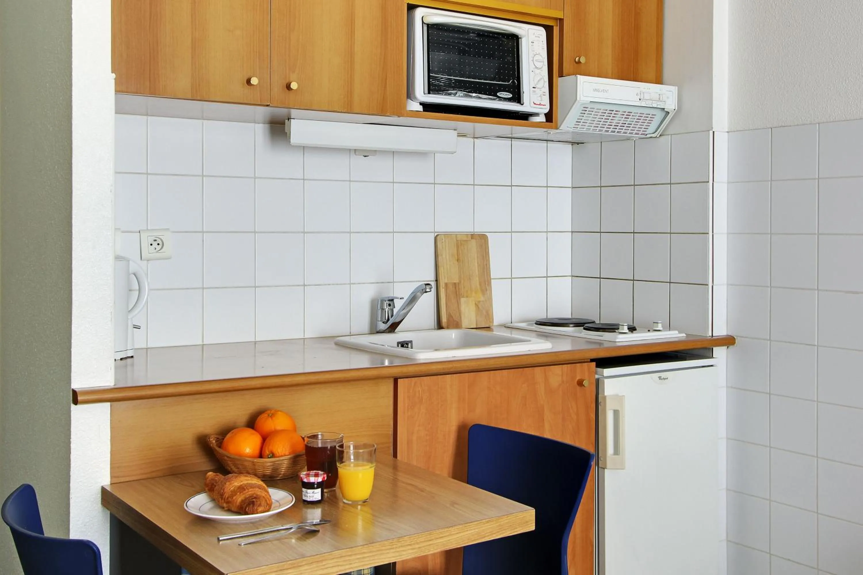 Kitchen or kitchenette in Les Lilas Serviced Apartments