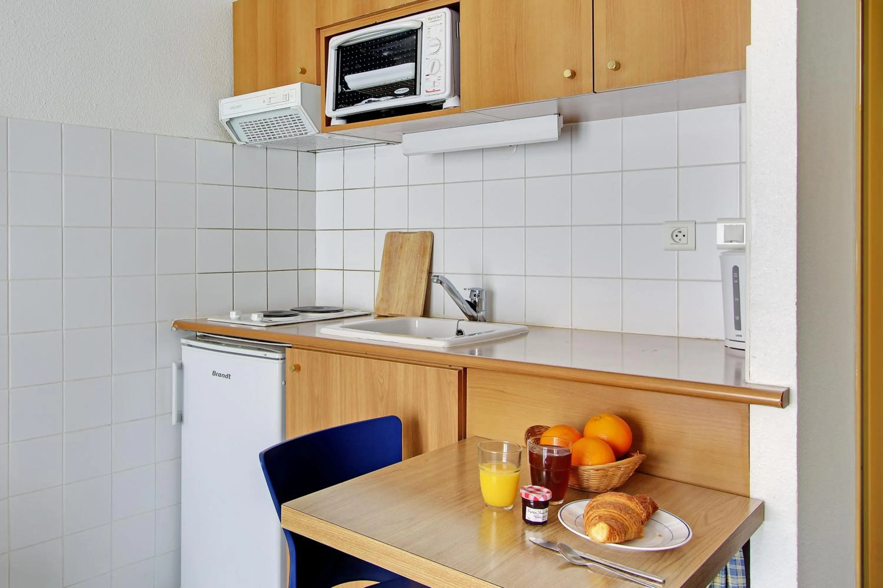 Kitchen or kitchenette in Les Lilas Serviced Apartments