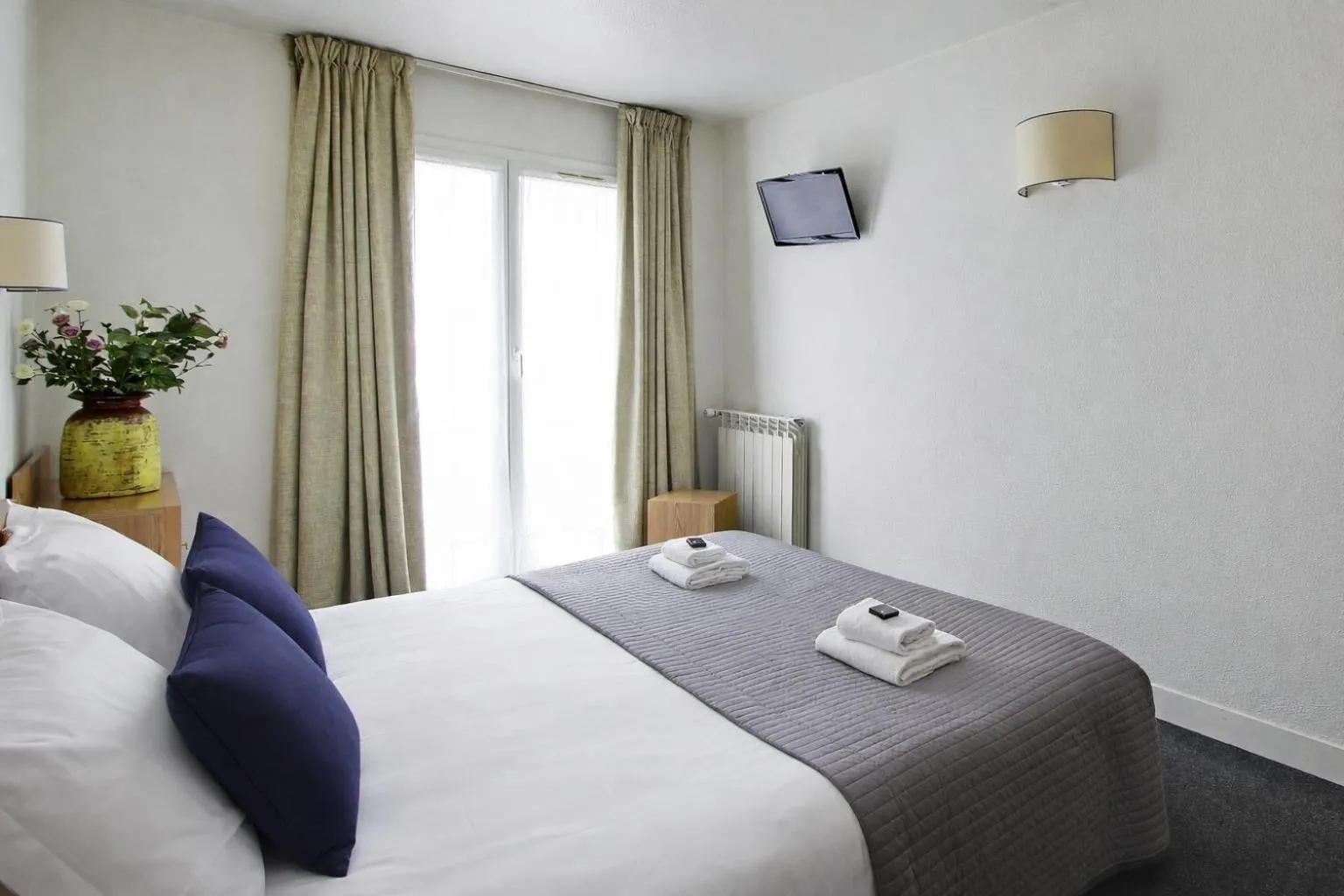 TV and multimedia, Bed in Les Lilas Serviced Apartments