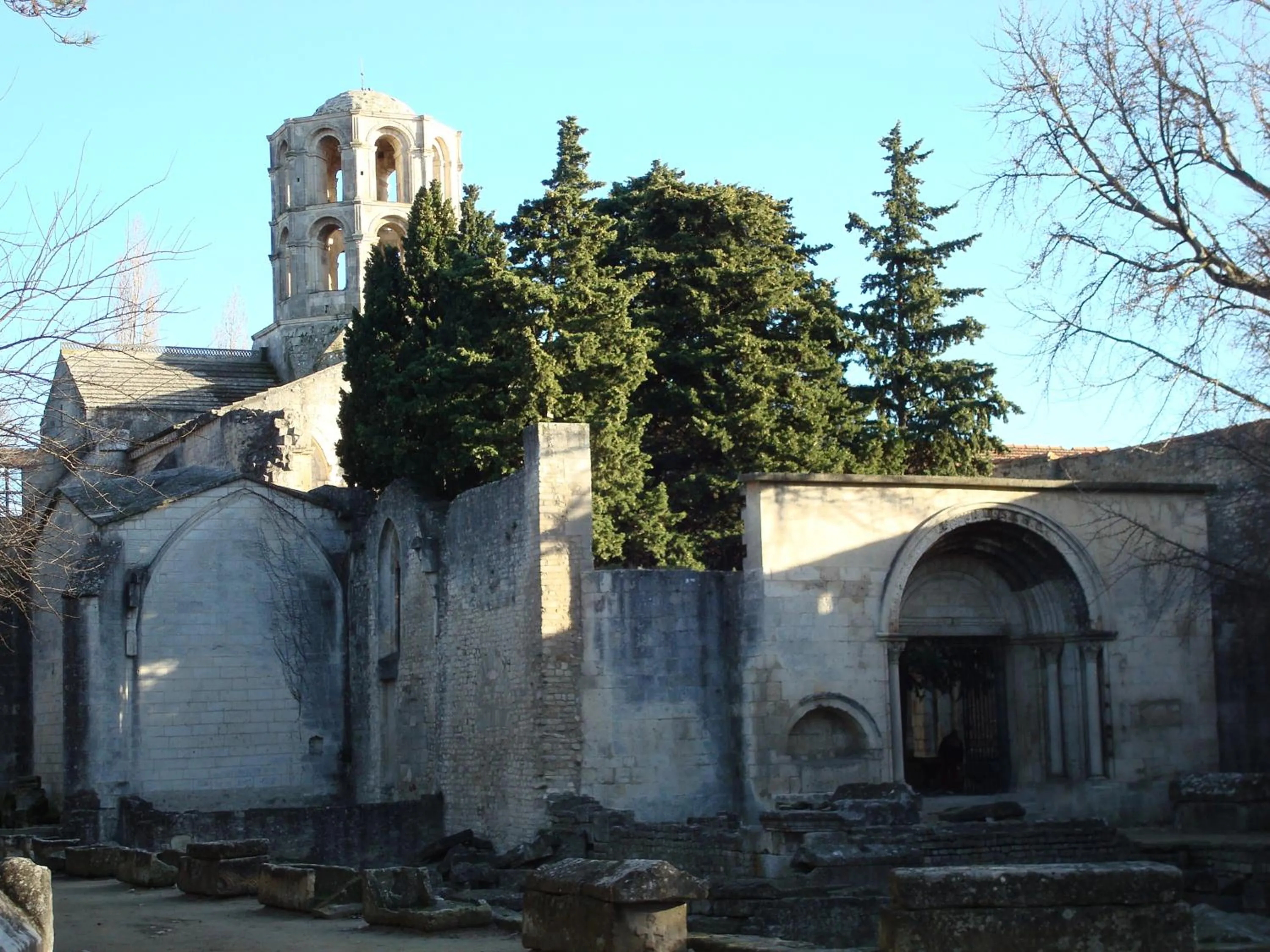 Nearby landmark in Arles les Alyscamps