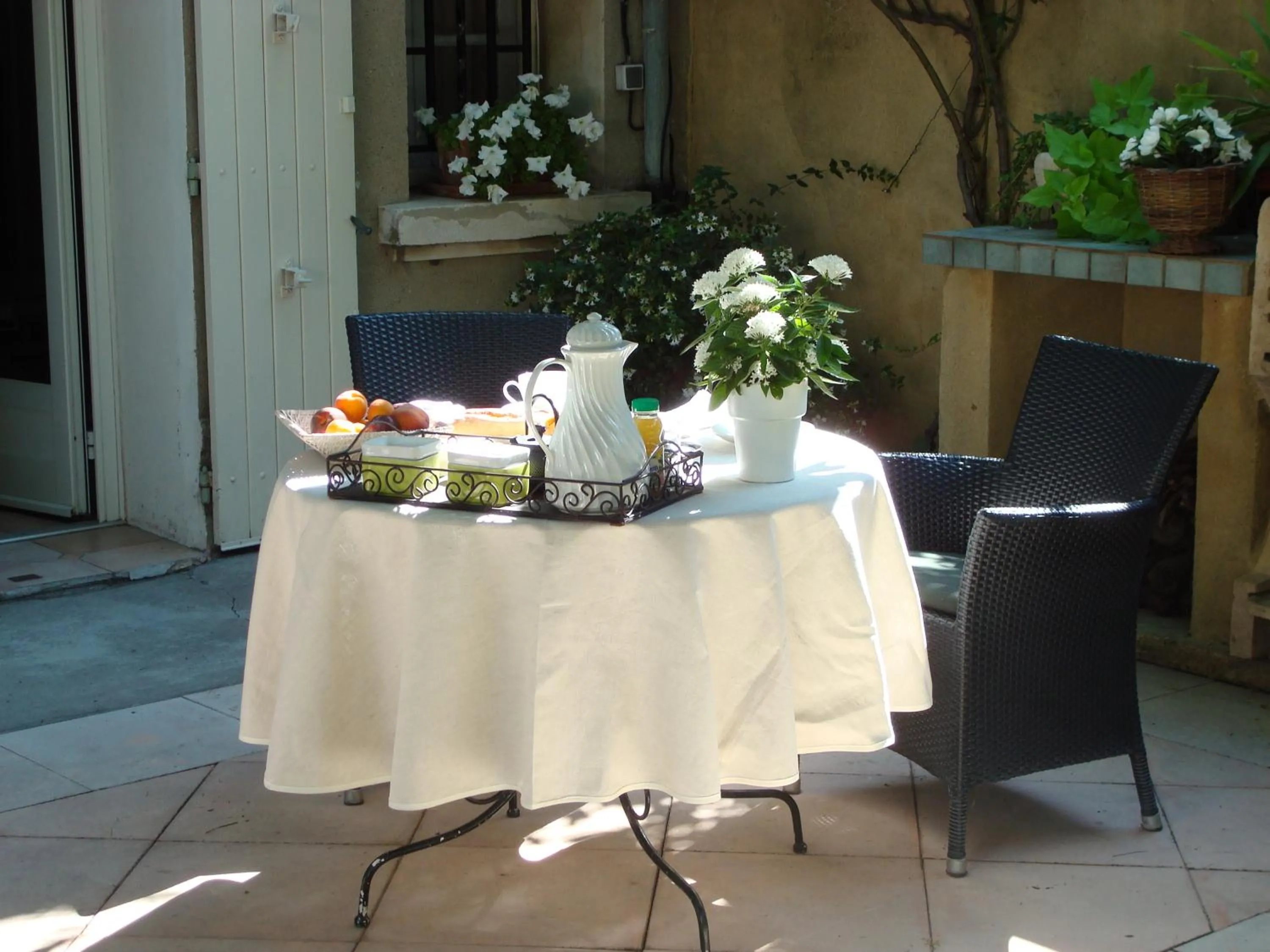 Garden in Arles les Alyscamps