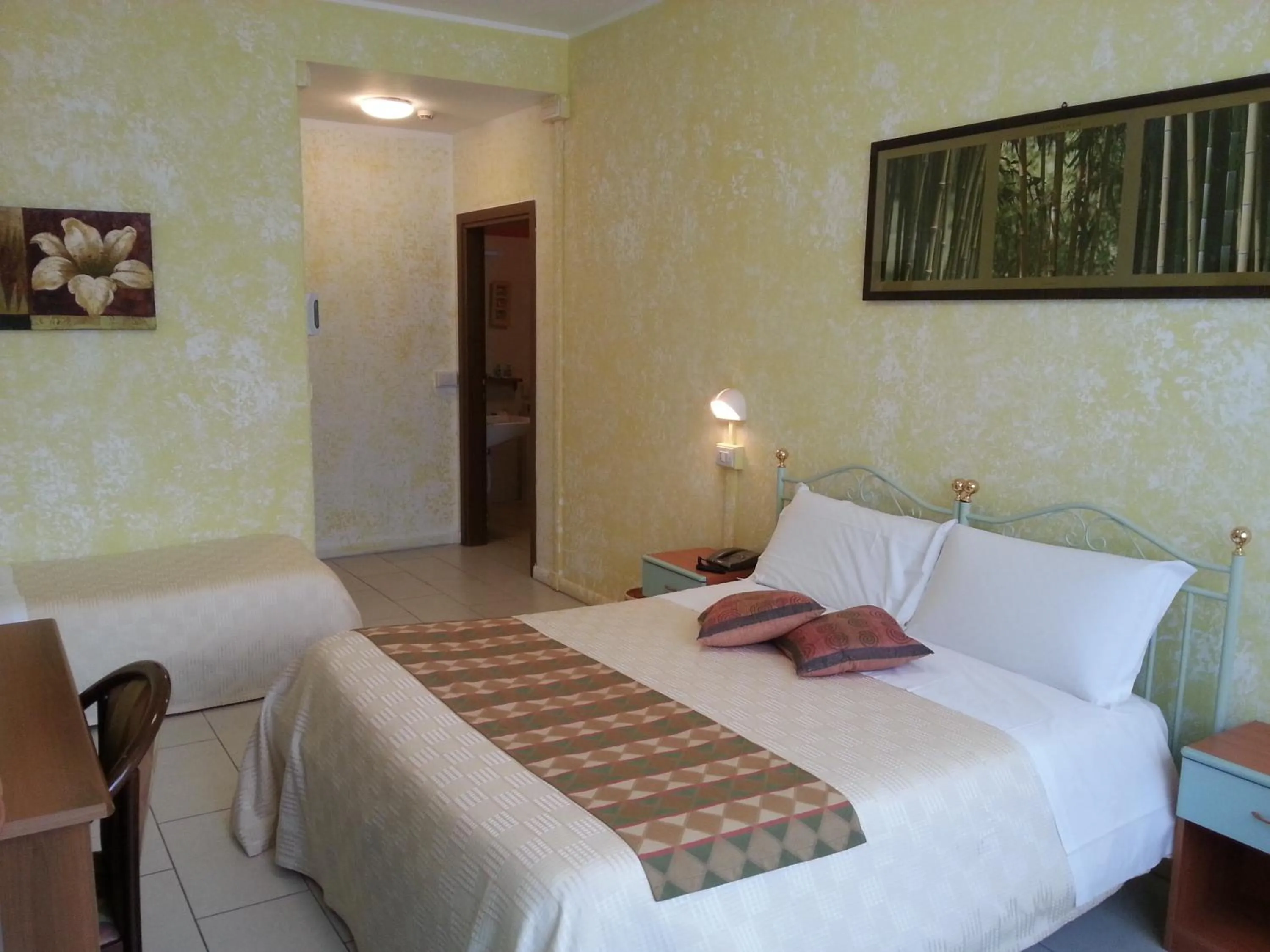 Photo of the whole room, Bed in Park Hotel