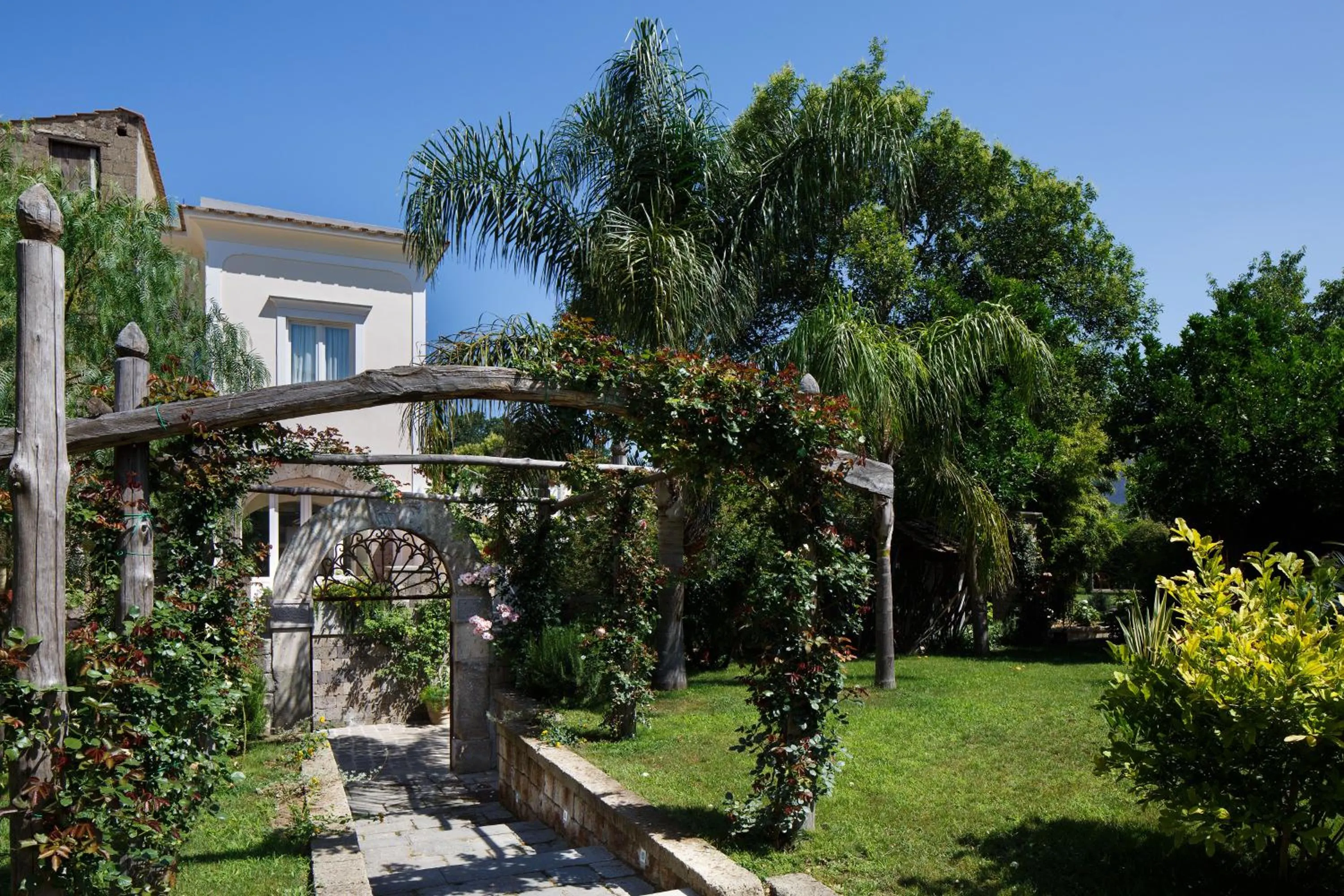 Facade/entrance in Villa Don Camillo