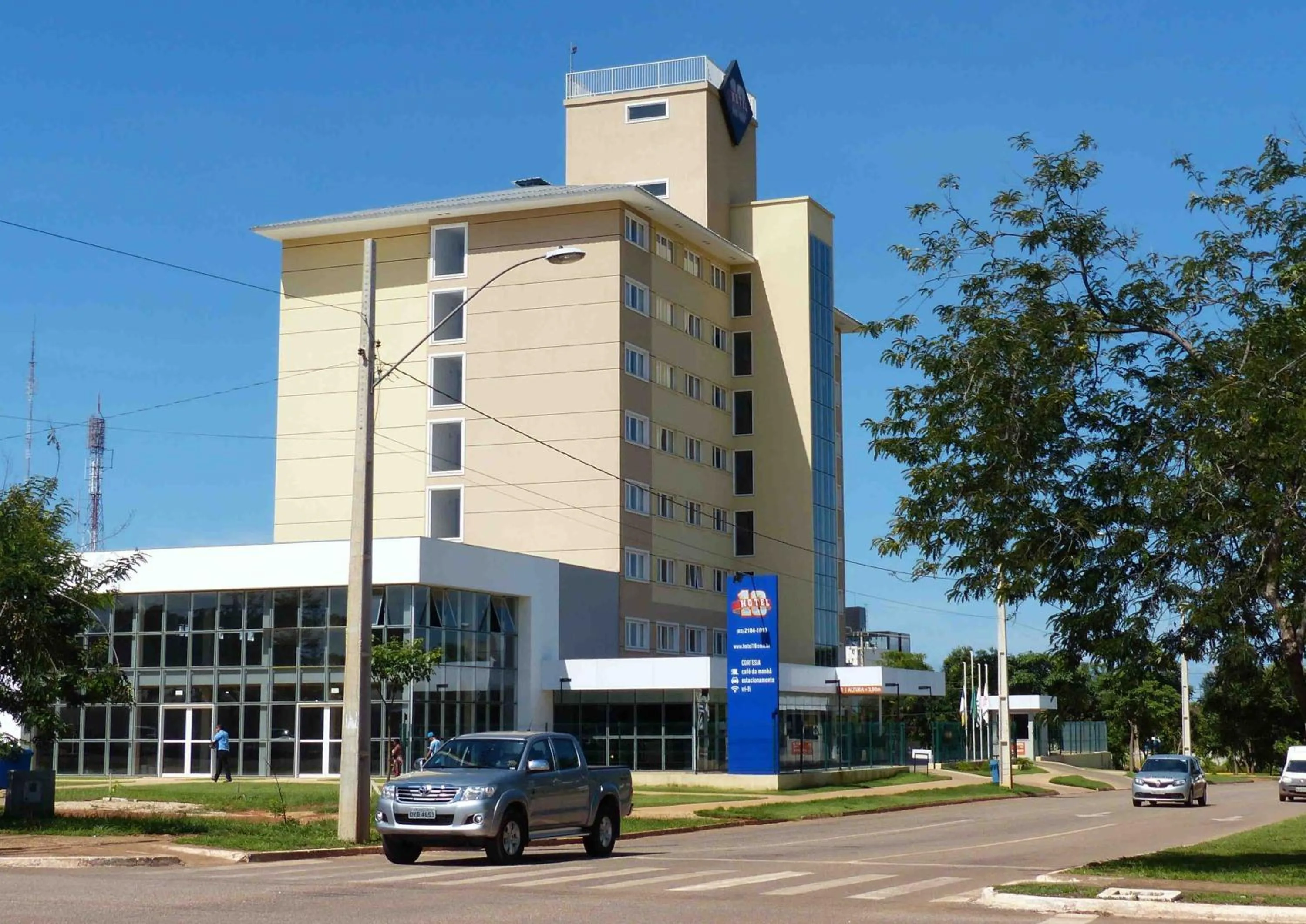 Property building in Hotel 10 Palmas