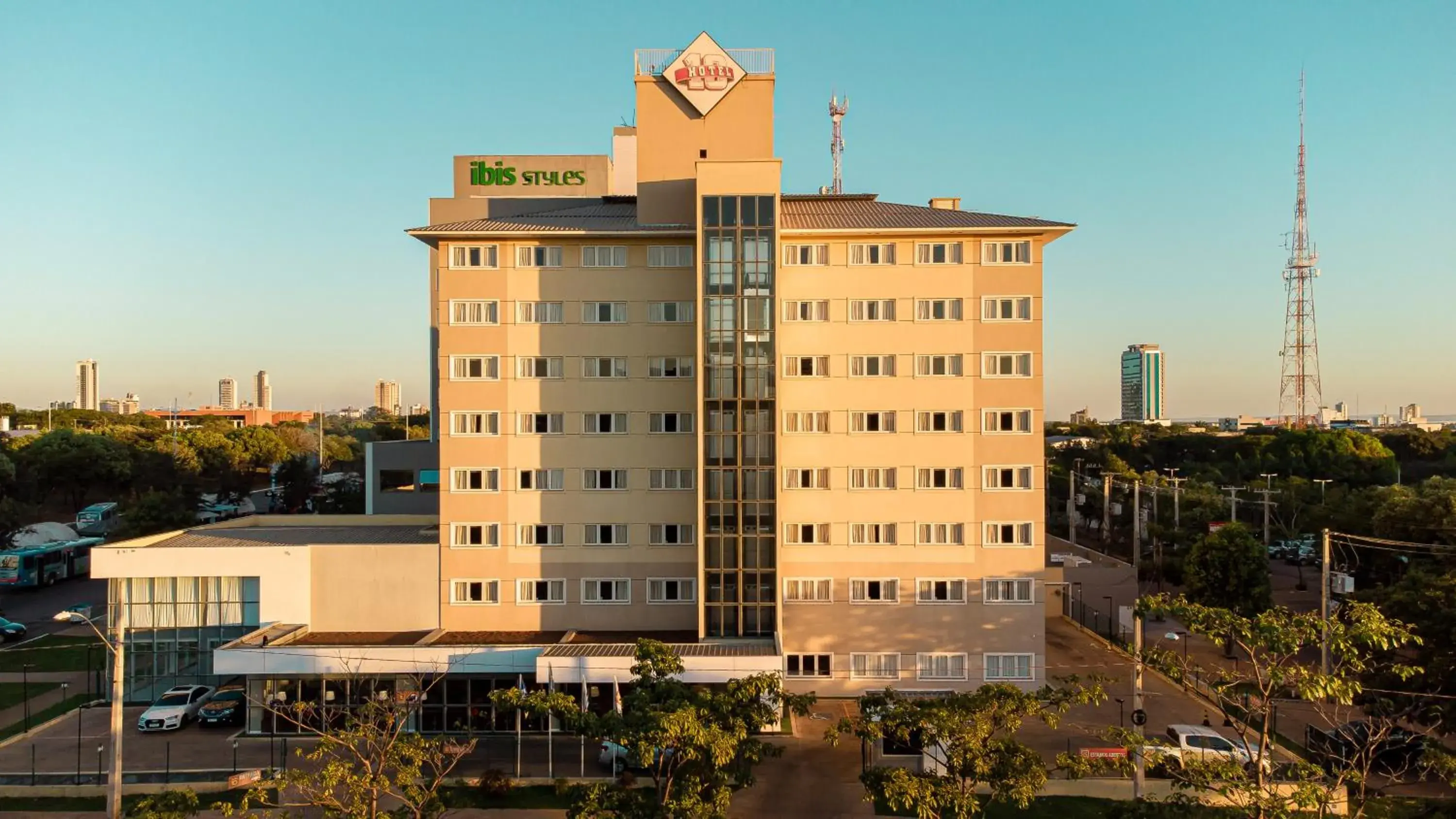 Property building in Hotel 10 Palmas Property building in Hotel 10 Palmas