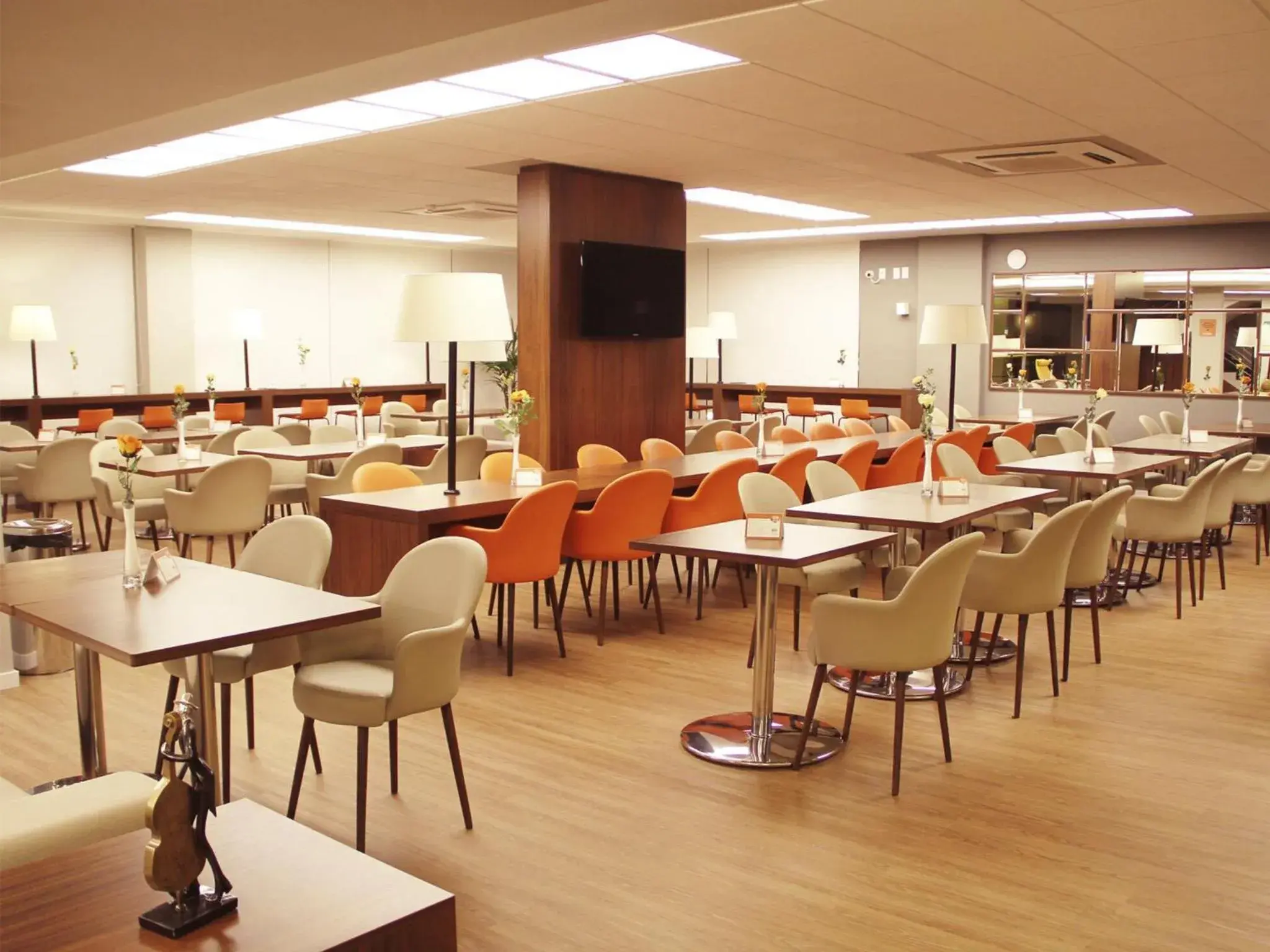 Restaurant/places to eat in Hotel 10 Palmas Restaurant/places to eat in Hotel 10 Palmas