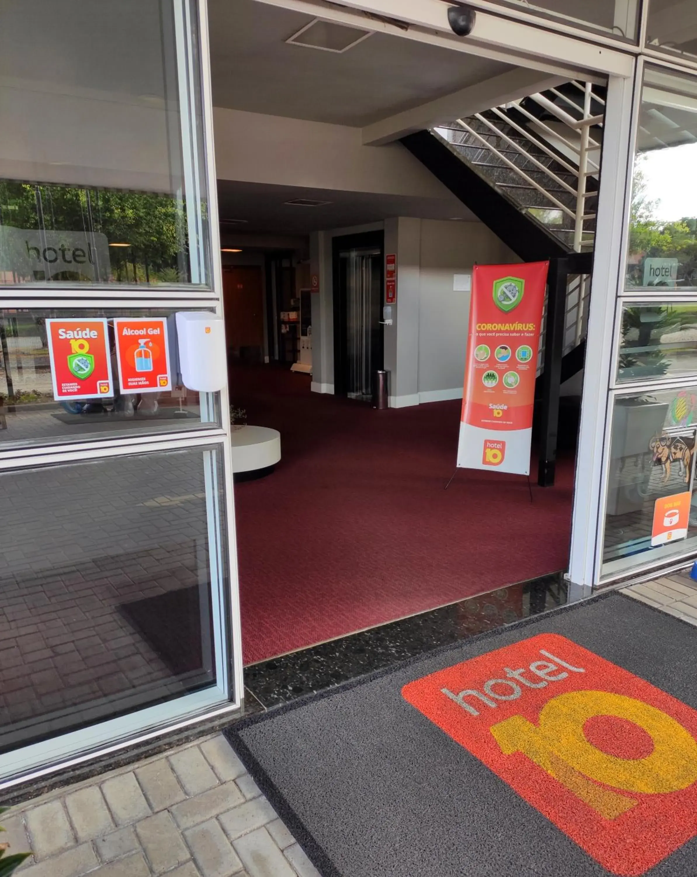 Facade/entrance in Hotel 10 Palmas Facade/entrance in Hotel 10 Palmas