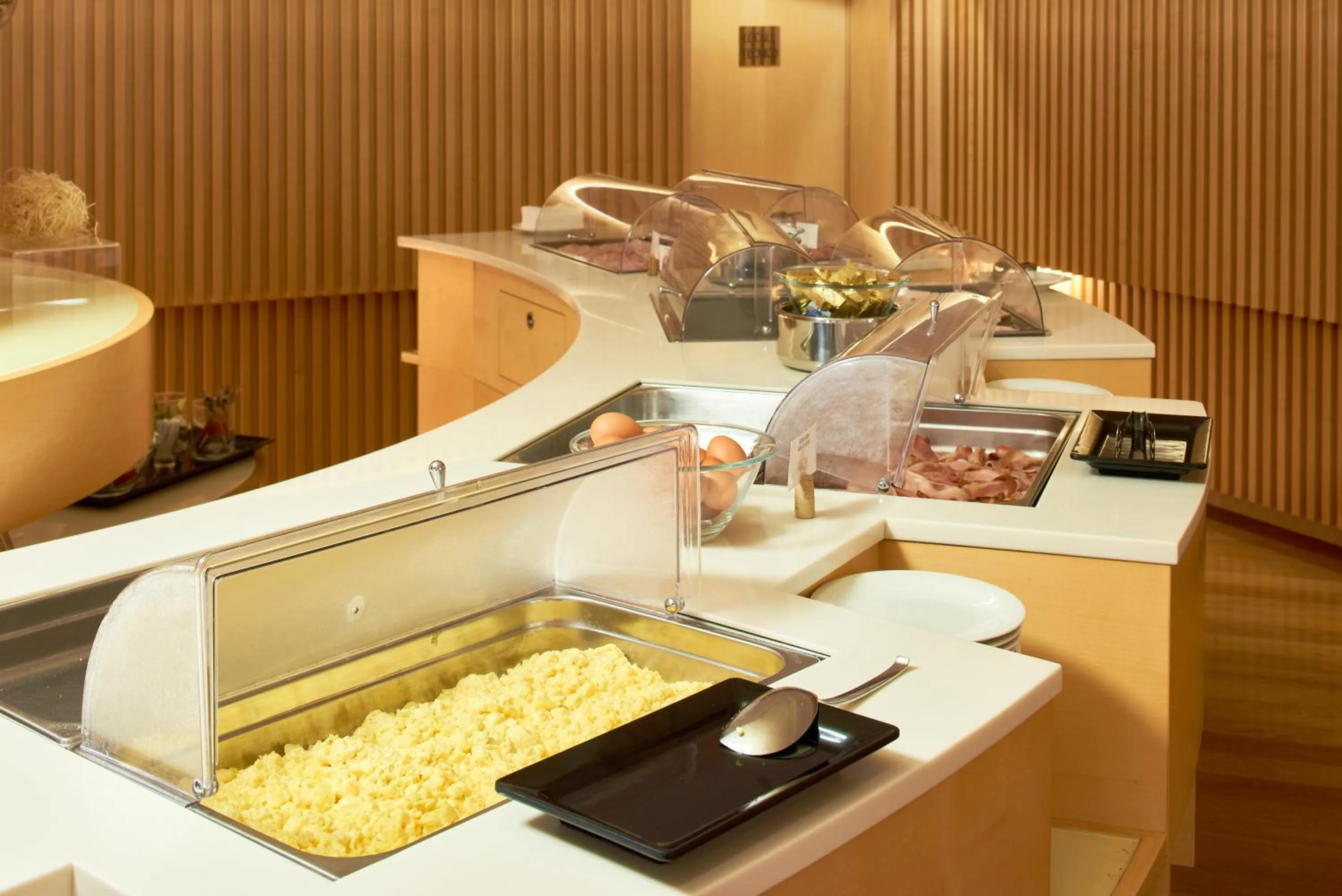 Breakfast in UNAHOTELS Varese