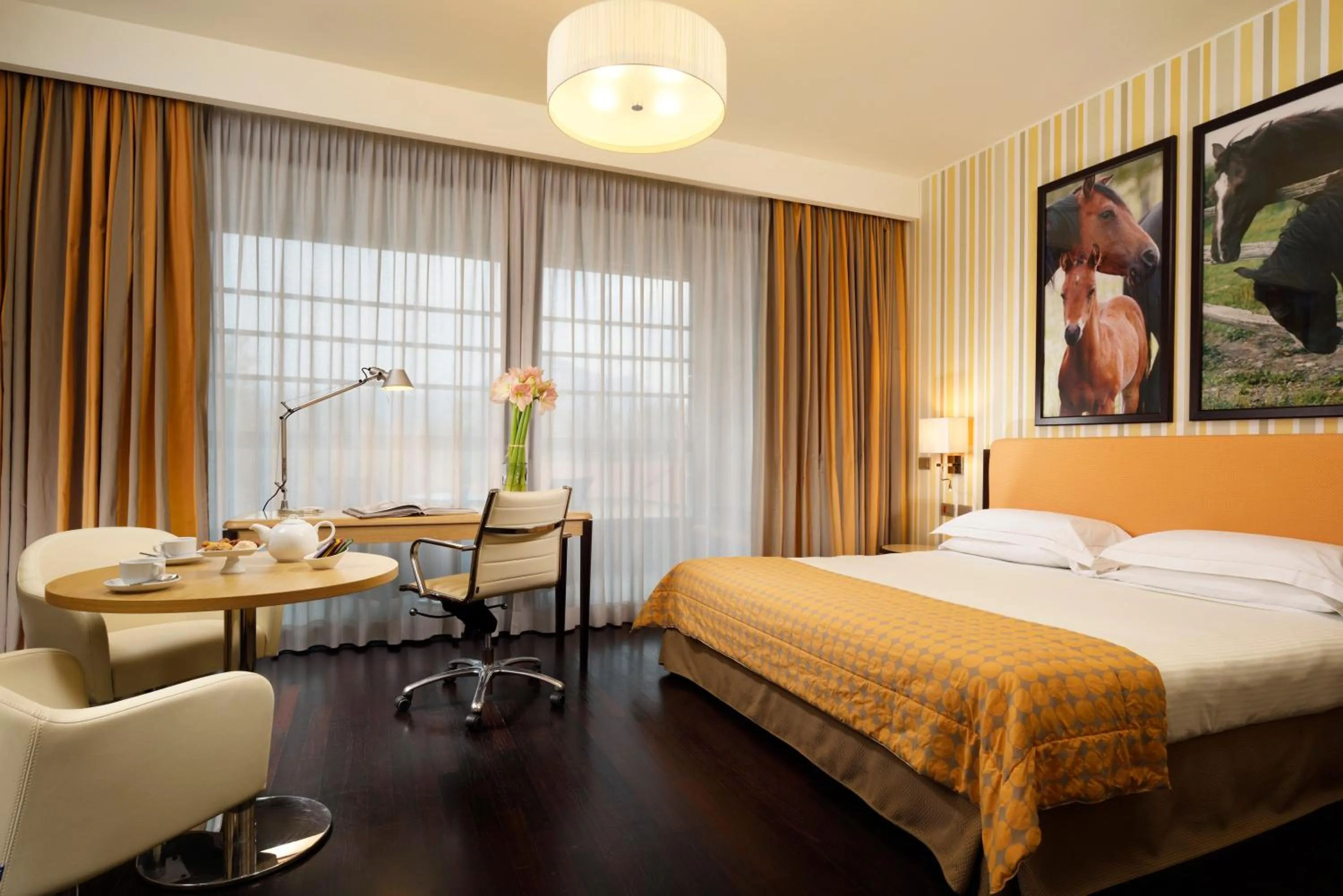 Bedroom, Bed in UNAHOTELS Varese