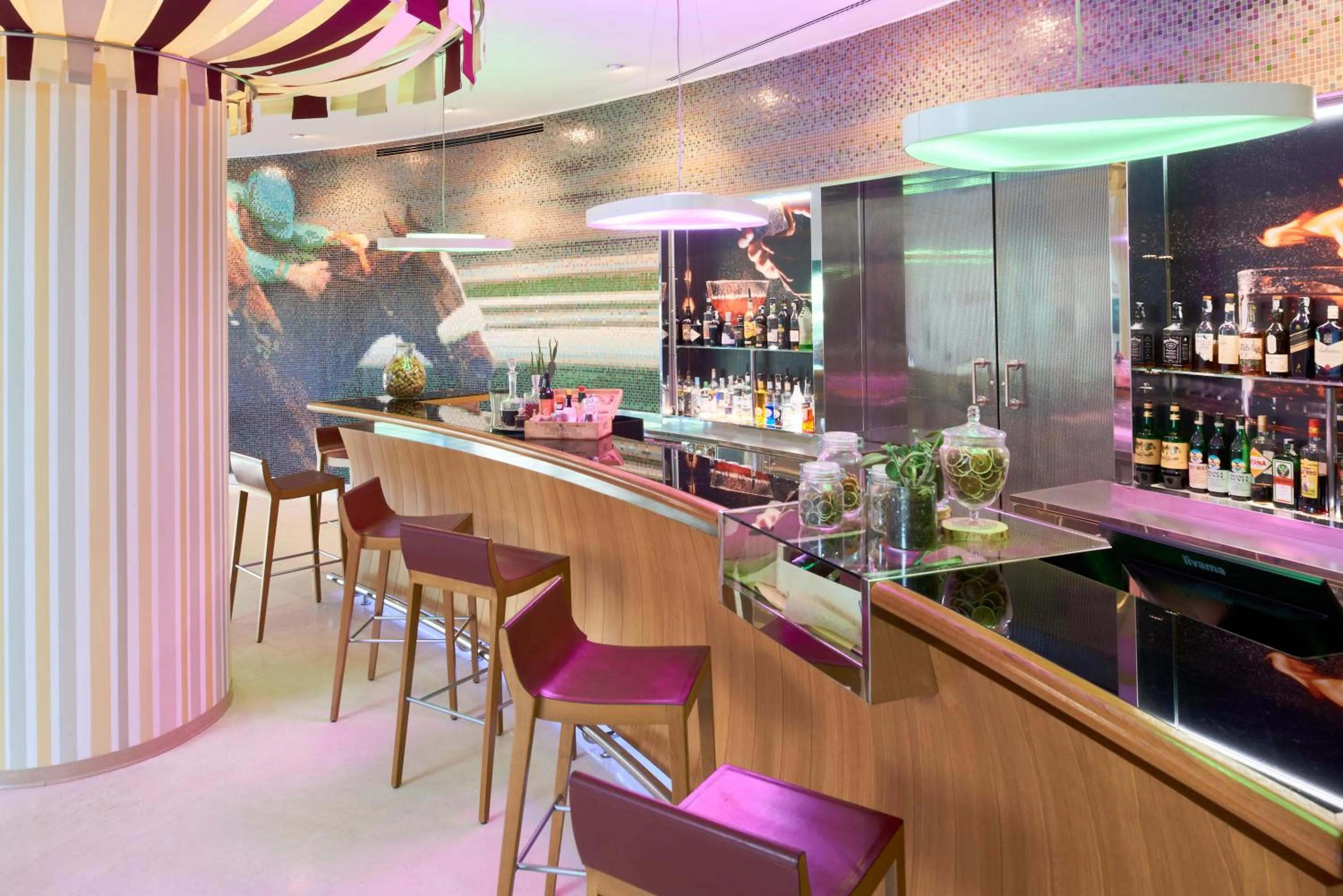 Lounge or bar in UNAHOTELS Varese