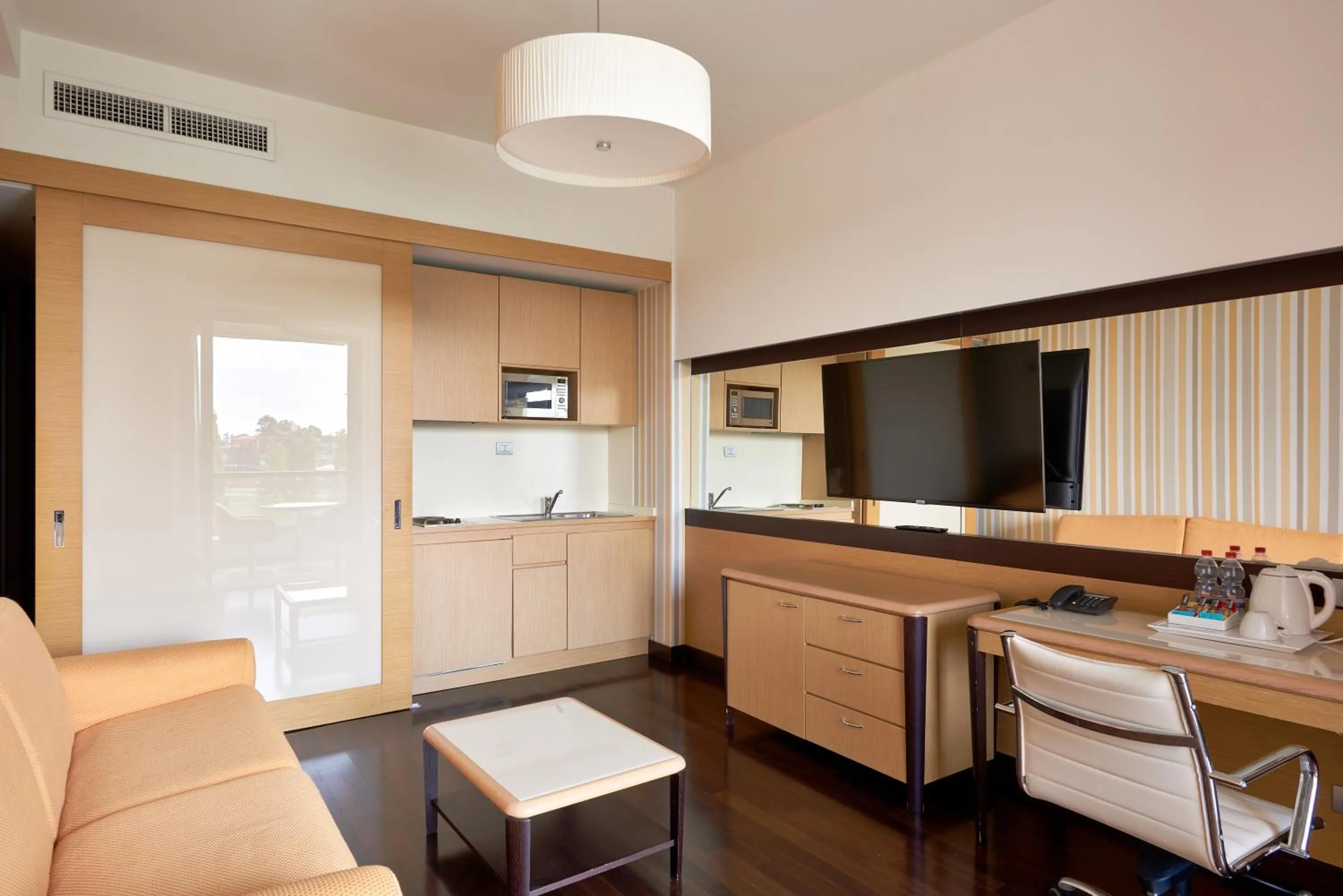 Kitchen or kitchenette in UNAHOTELS Varese