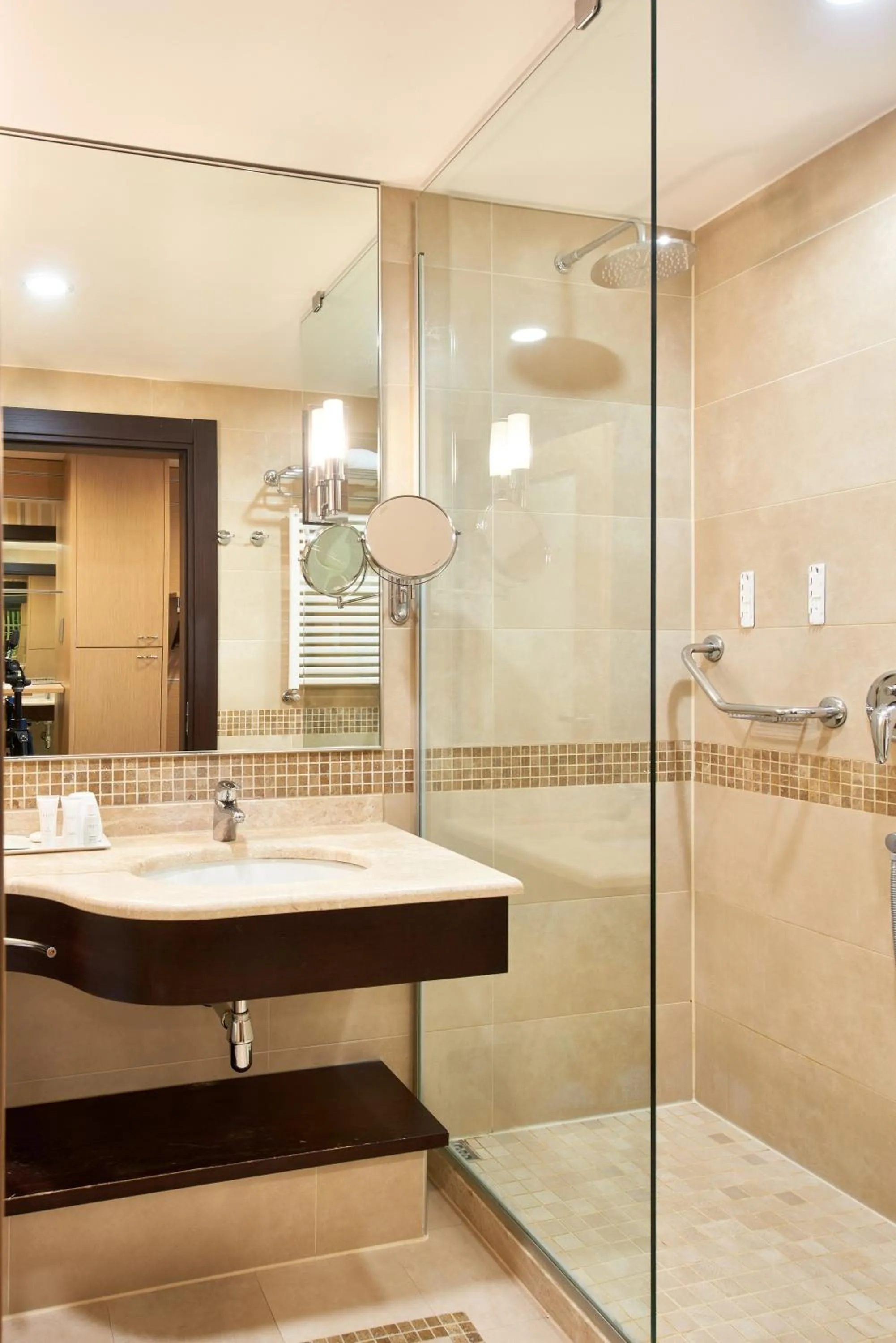 Shower in UNAHOTELS Varese