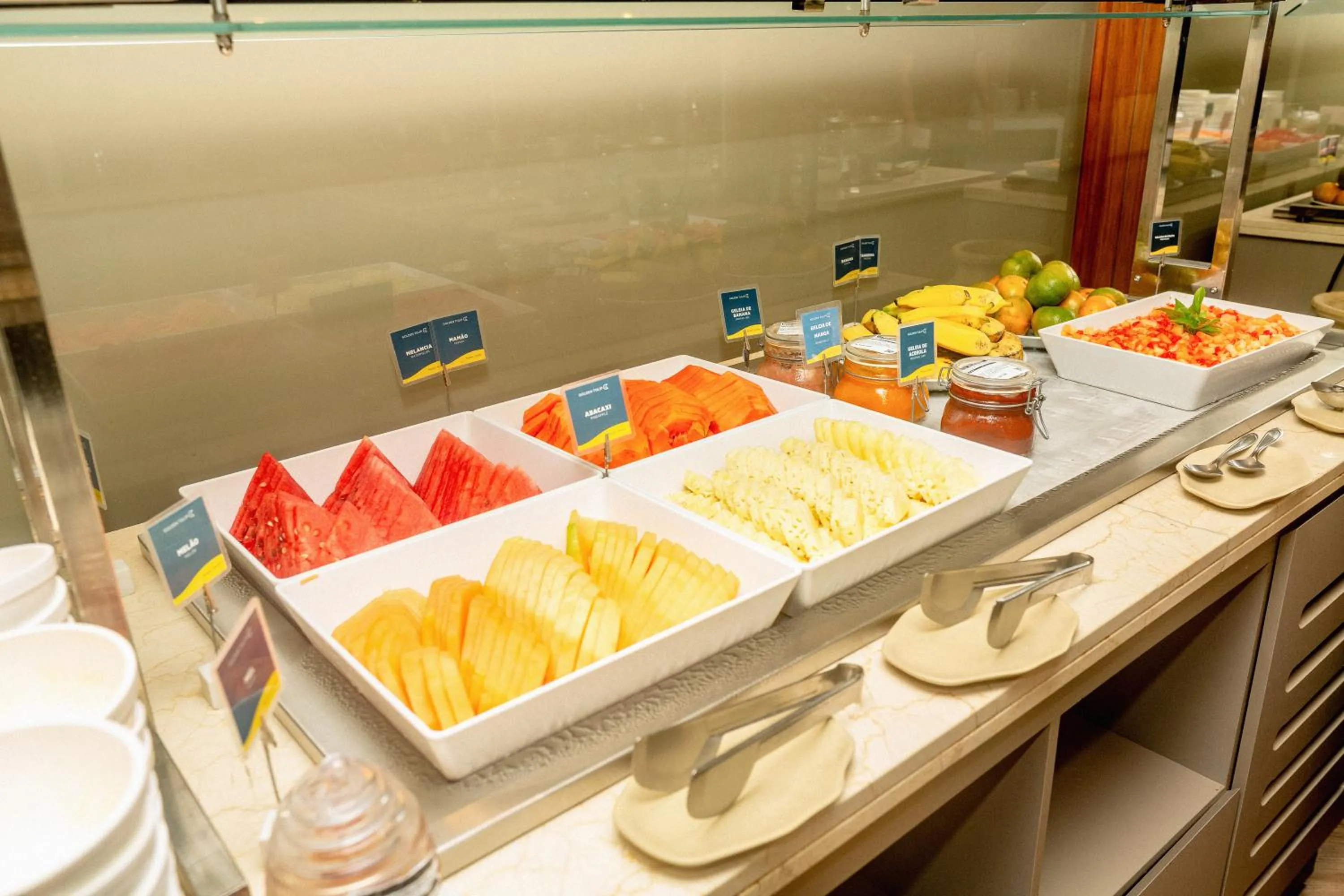 Buffet breakfast in Golden Tulip Natal Ponta Negra