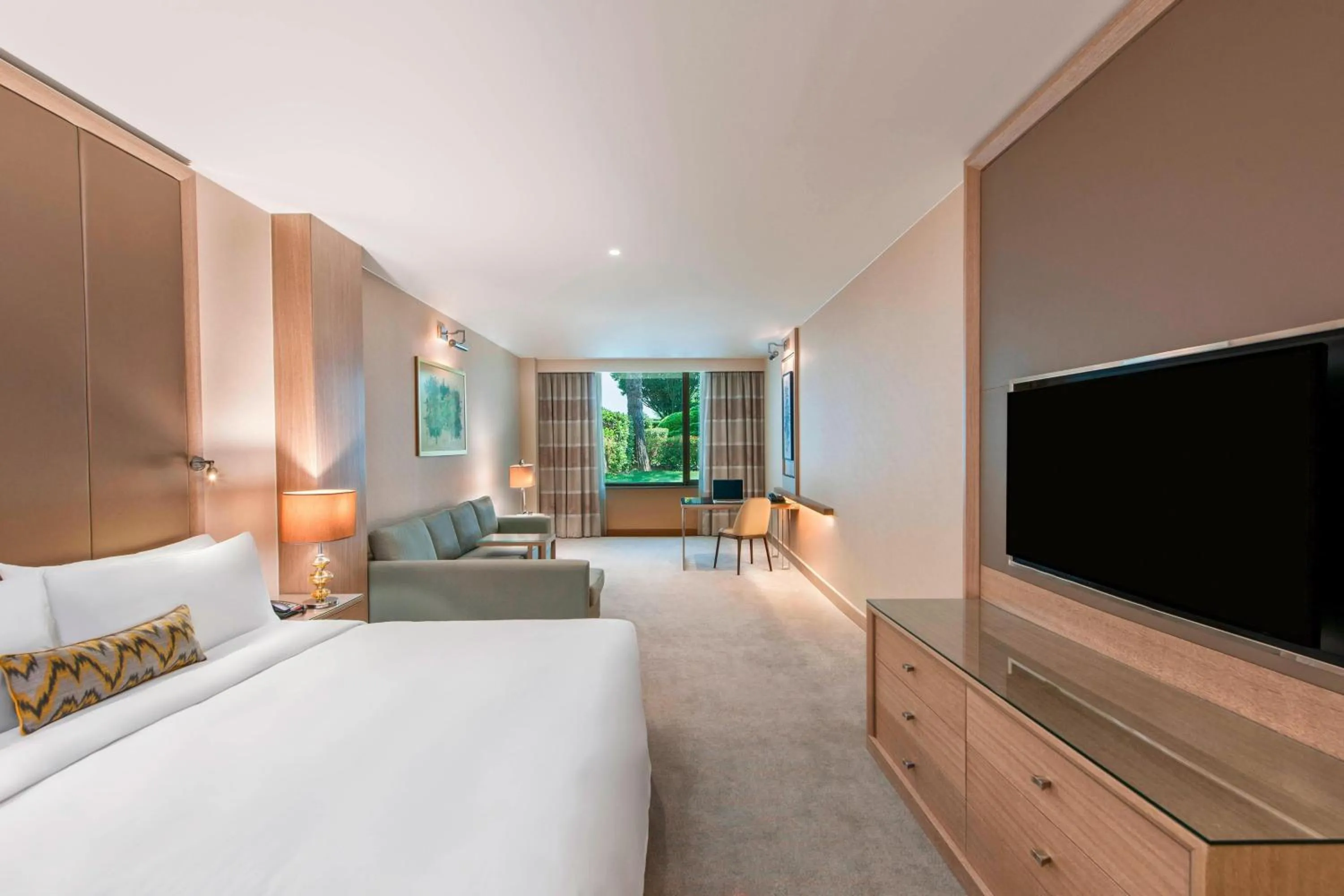 Photo of the whole room, Bed in Renaissance Polat Istanbul Hotel