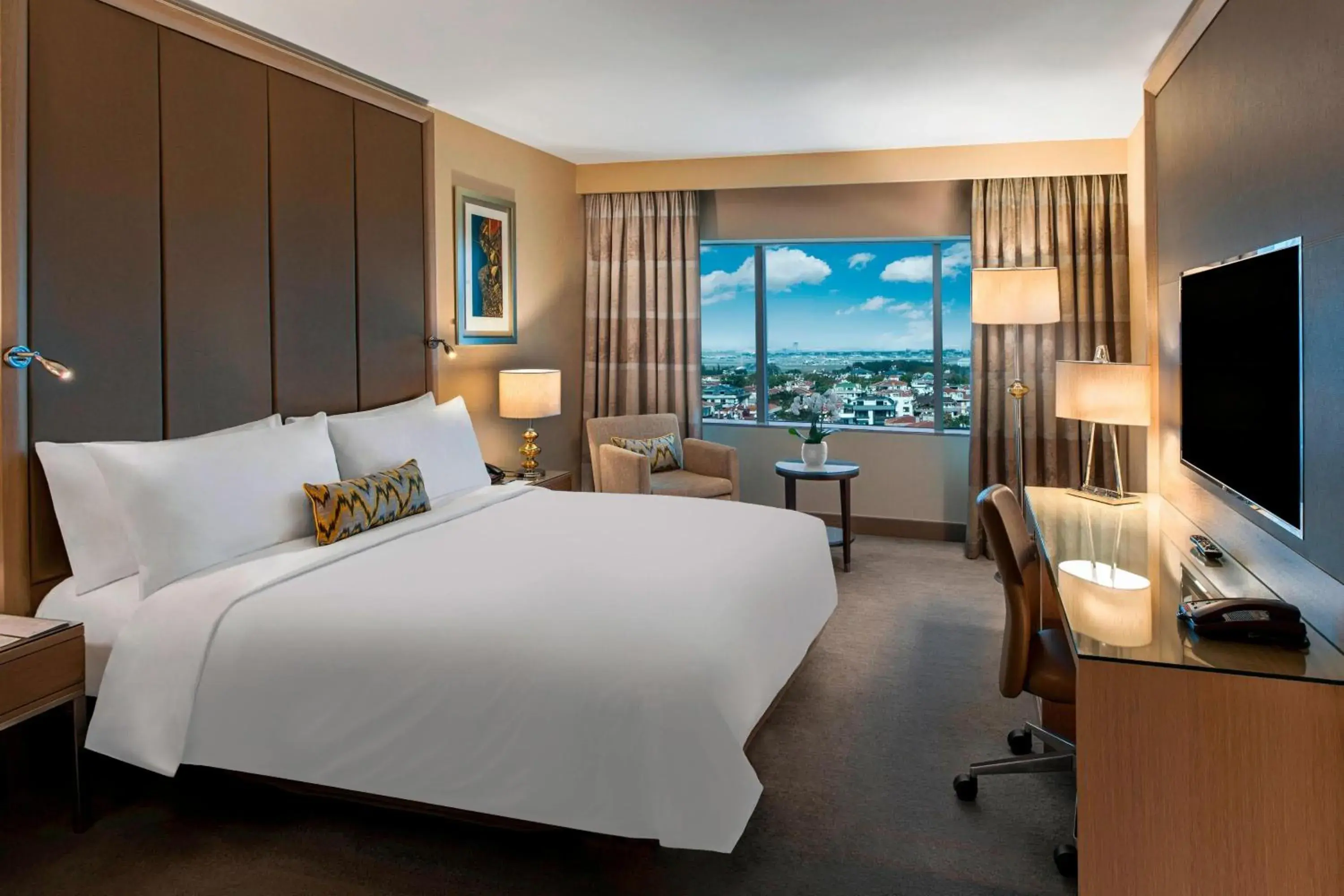 Deluxe King Room with City View in Renaissance Polat Istanbul Hotel Deluxe King Room with City View in Renaissance Polat Istanbul Hotel