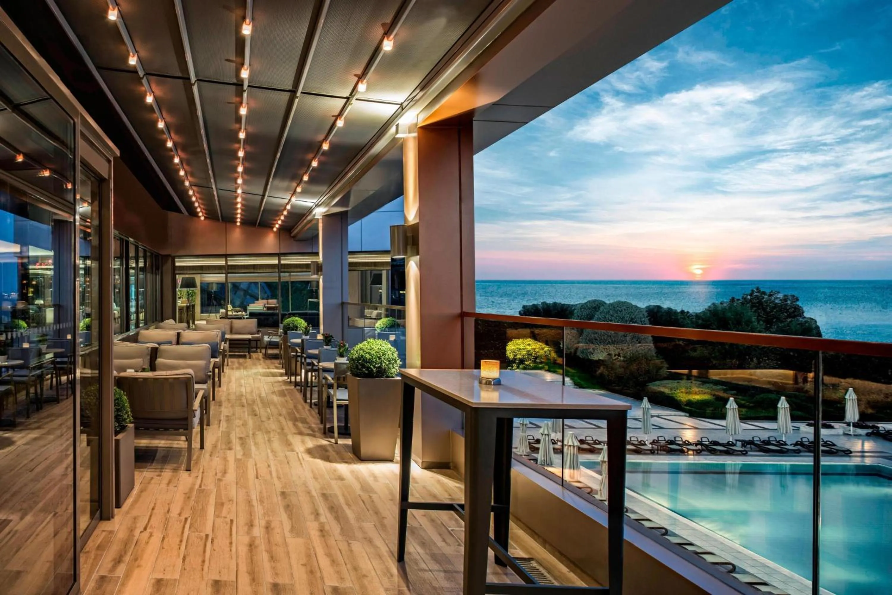 Lounge or bar in Renaissance Polat Istanbul Hotel