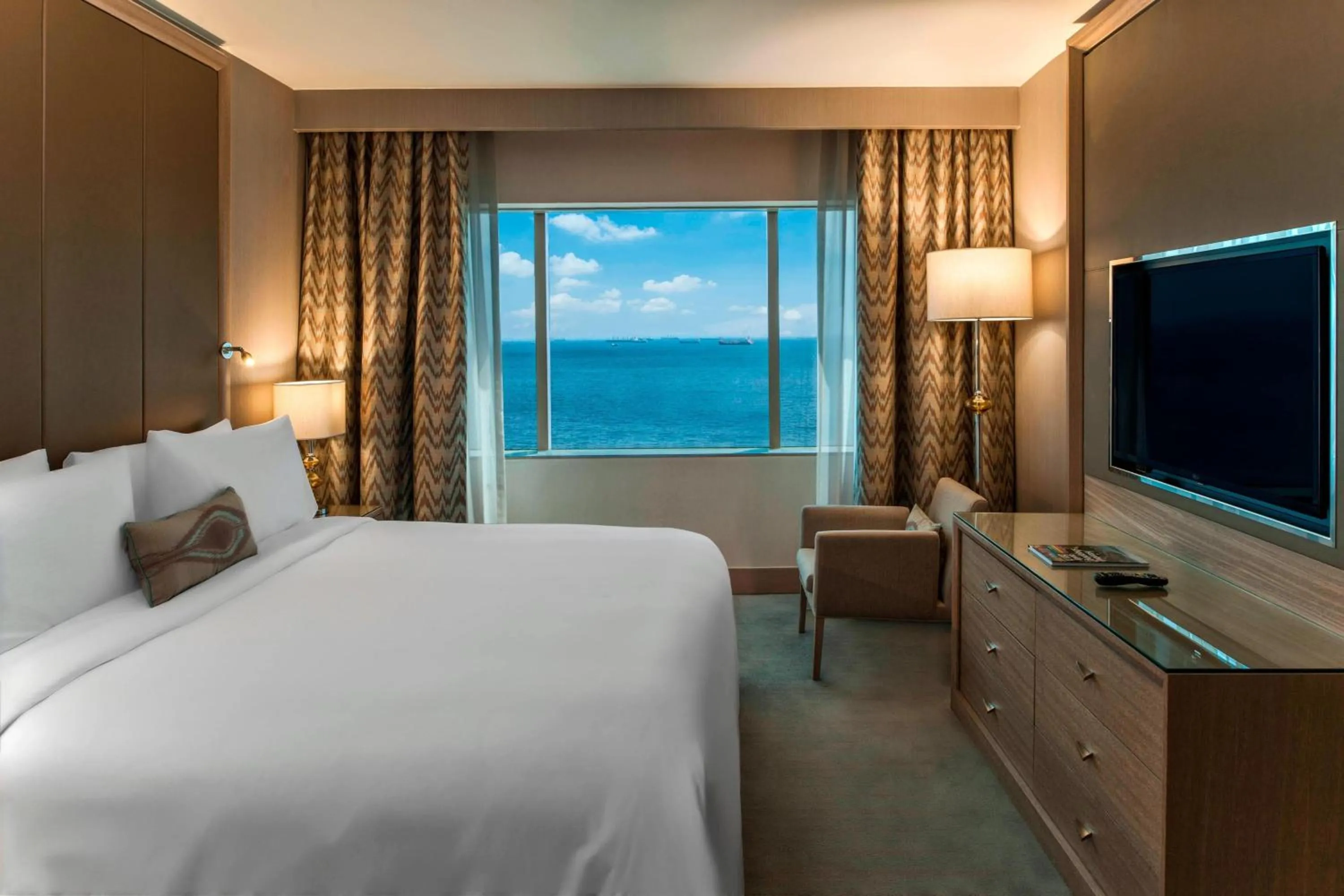 Photo of the whole room, Bed in Renaissance Polat Istanbul Hotel