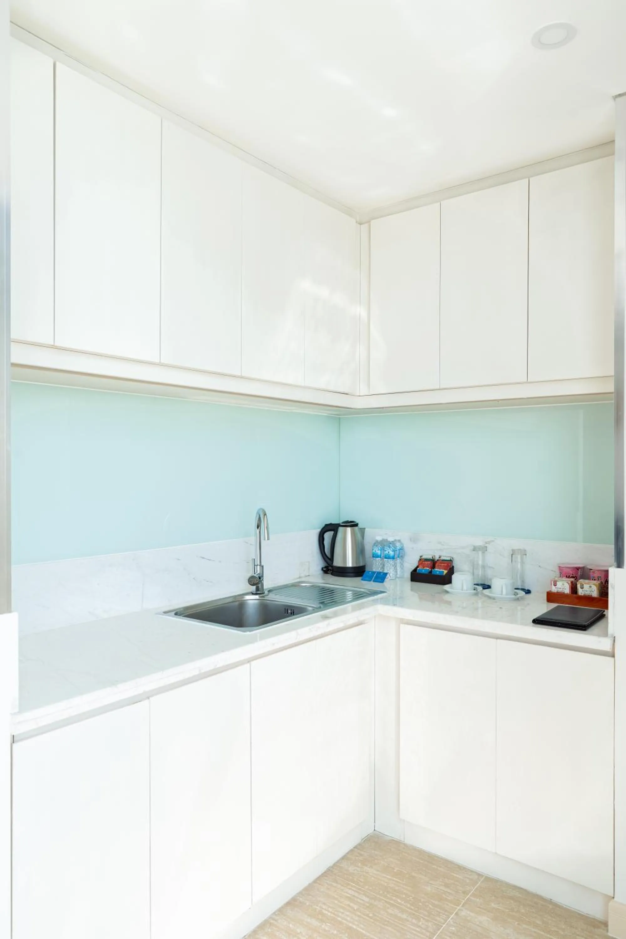 Kitchen or kitchenette in Diamond Bay Hotel