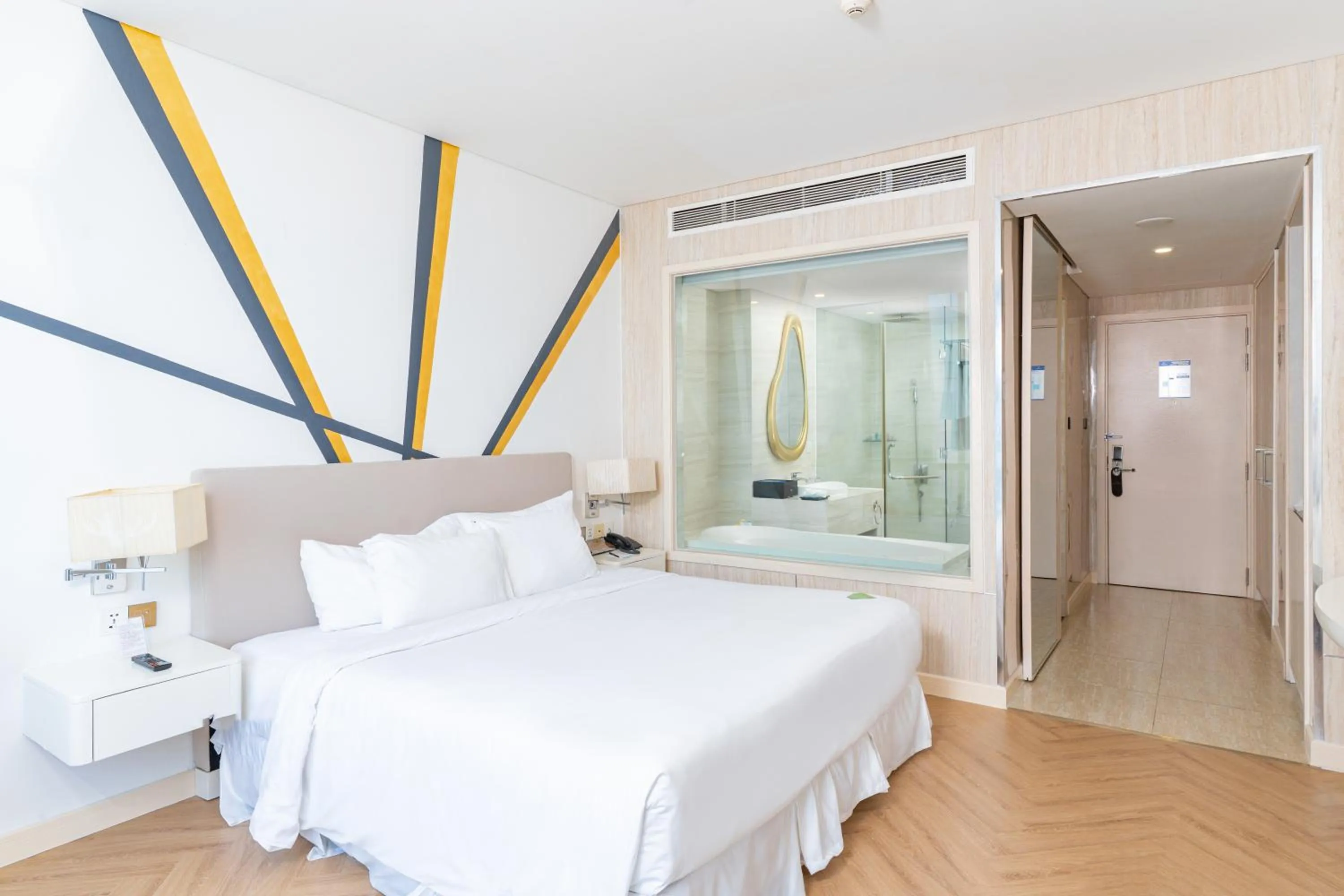 Bed in Diamond Bay Hotel