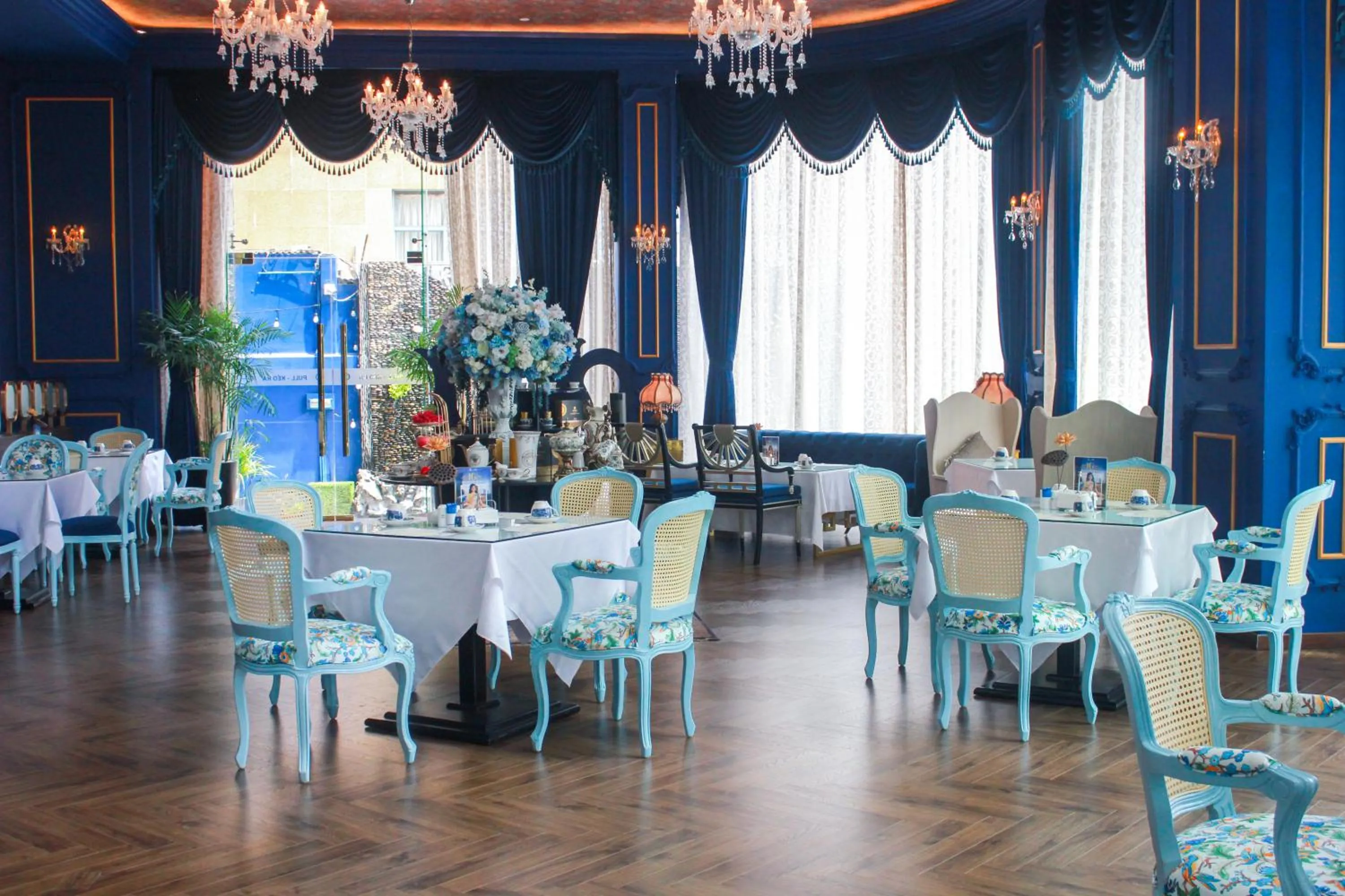 Lounge or bar in Diamond Bay Hotel