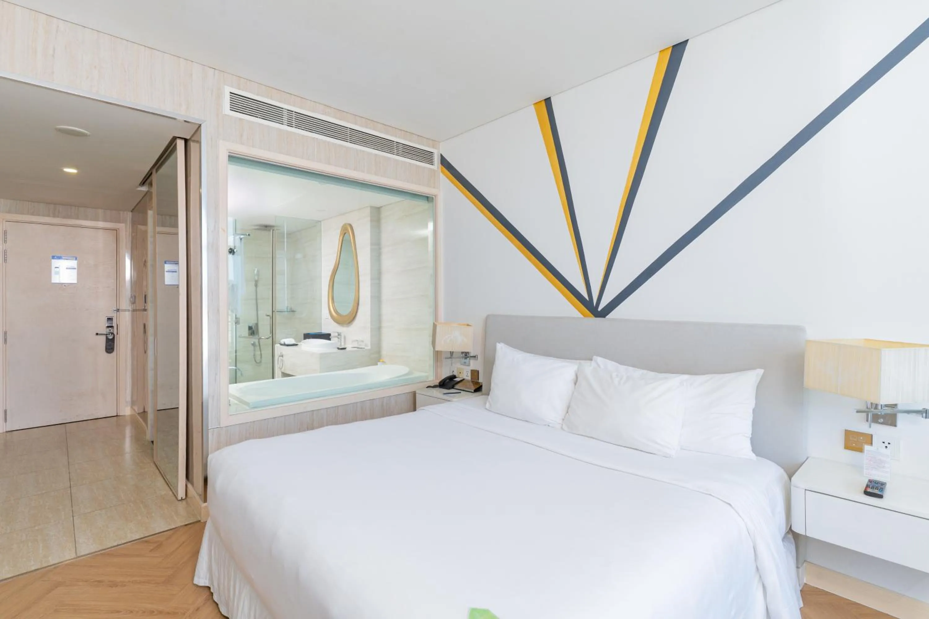 Bedroom, Bed in Diamond Bay Hotel