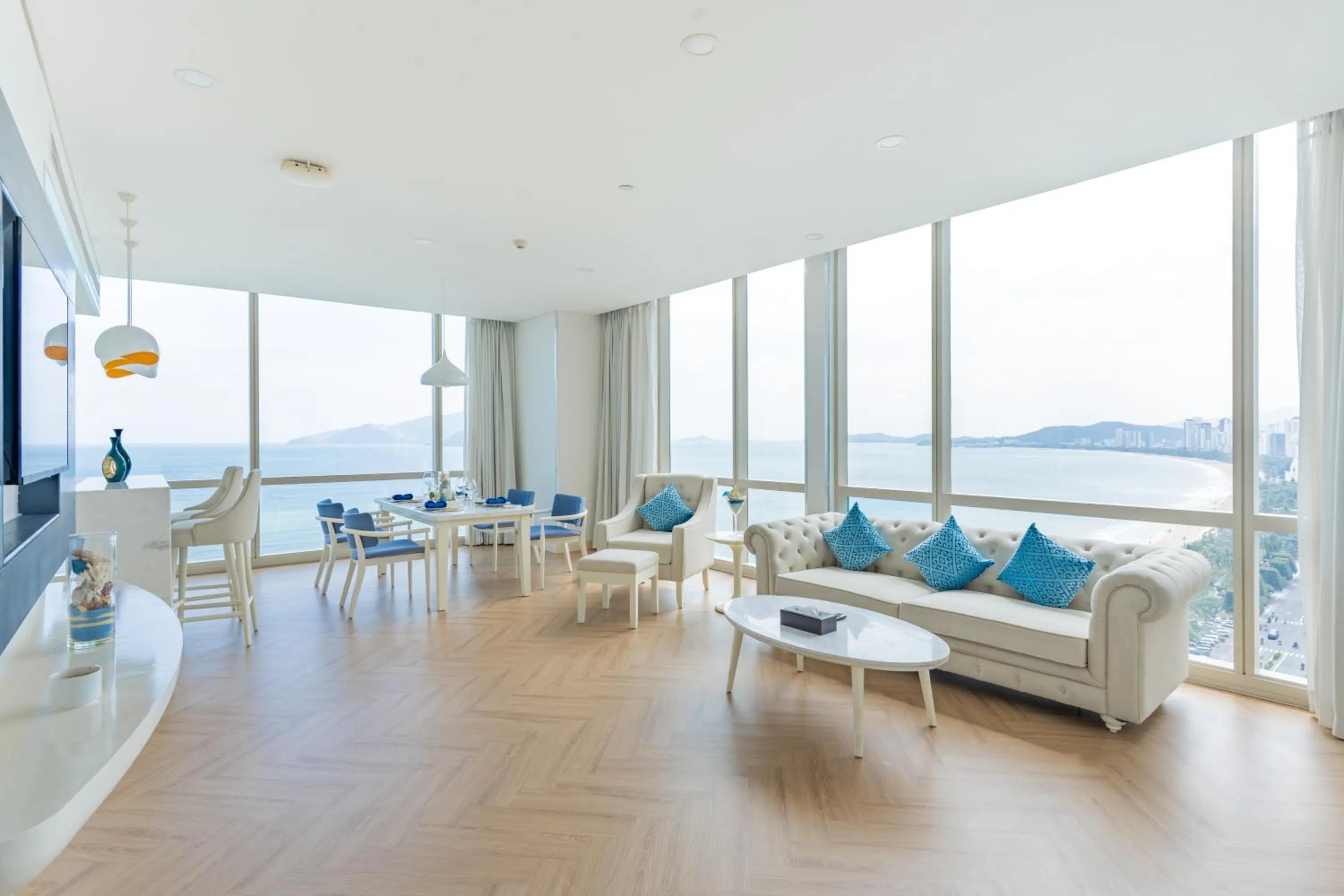 Living room in Diamond Bay Hotel