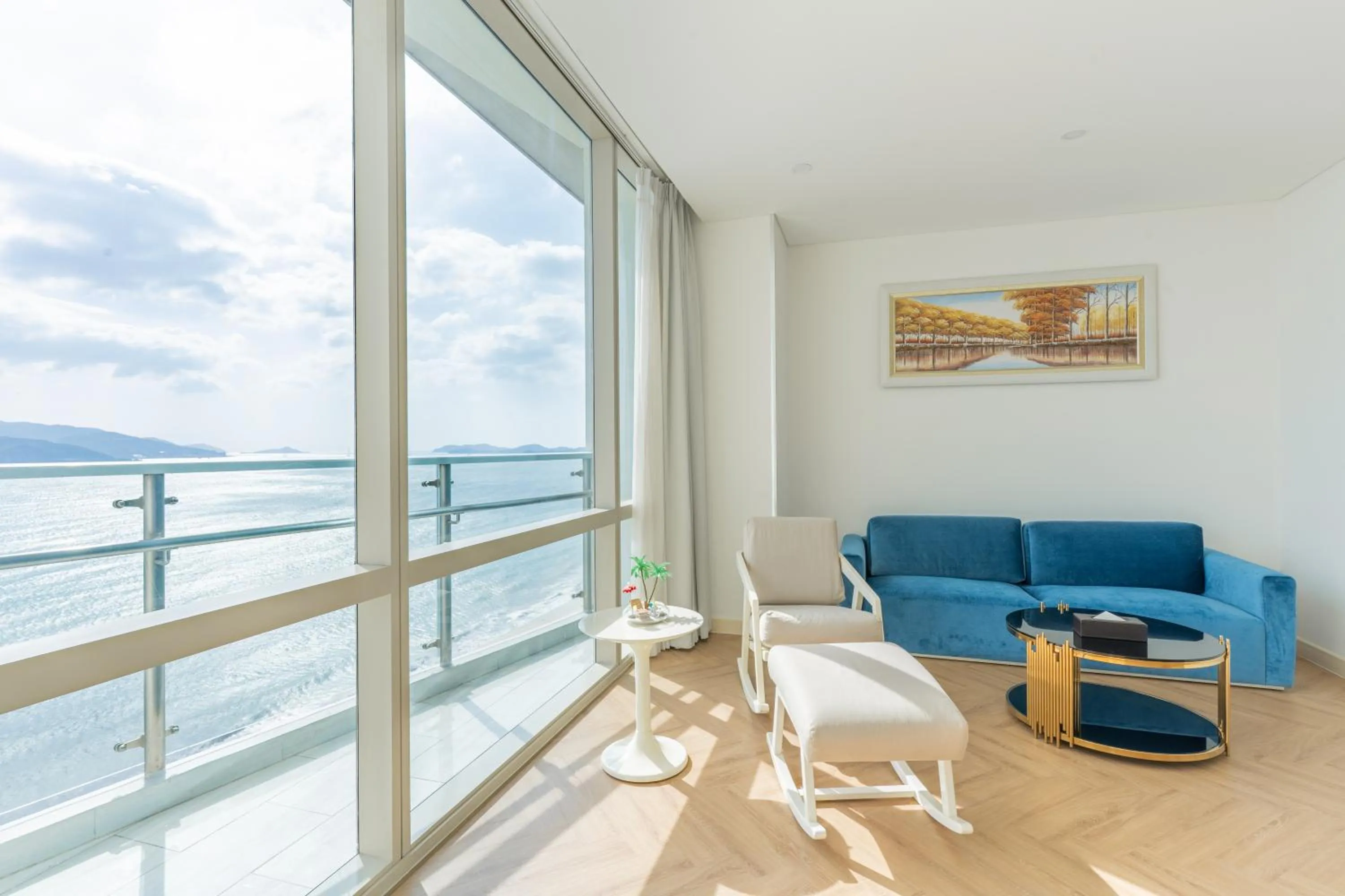 Living room in Diamond Bay Hotel