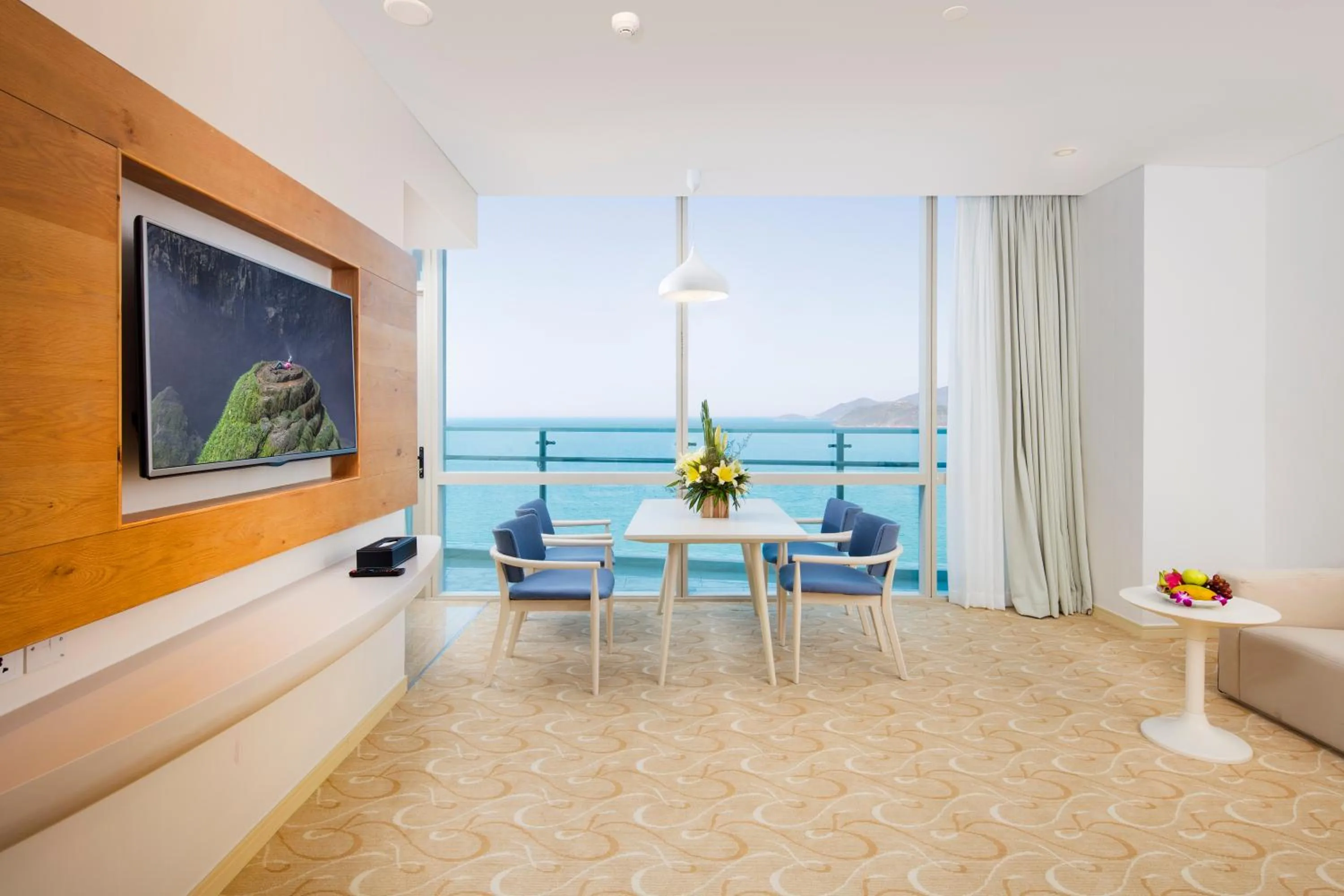 Living room in Diamond Bay Hotel