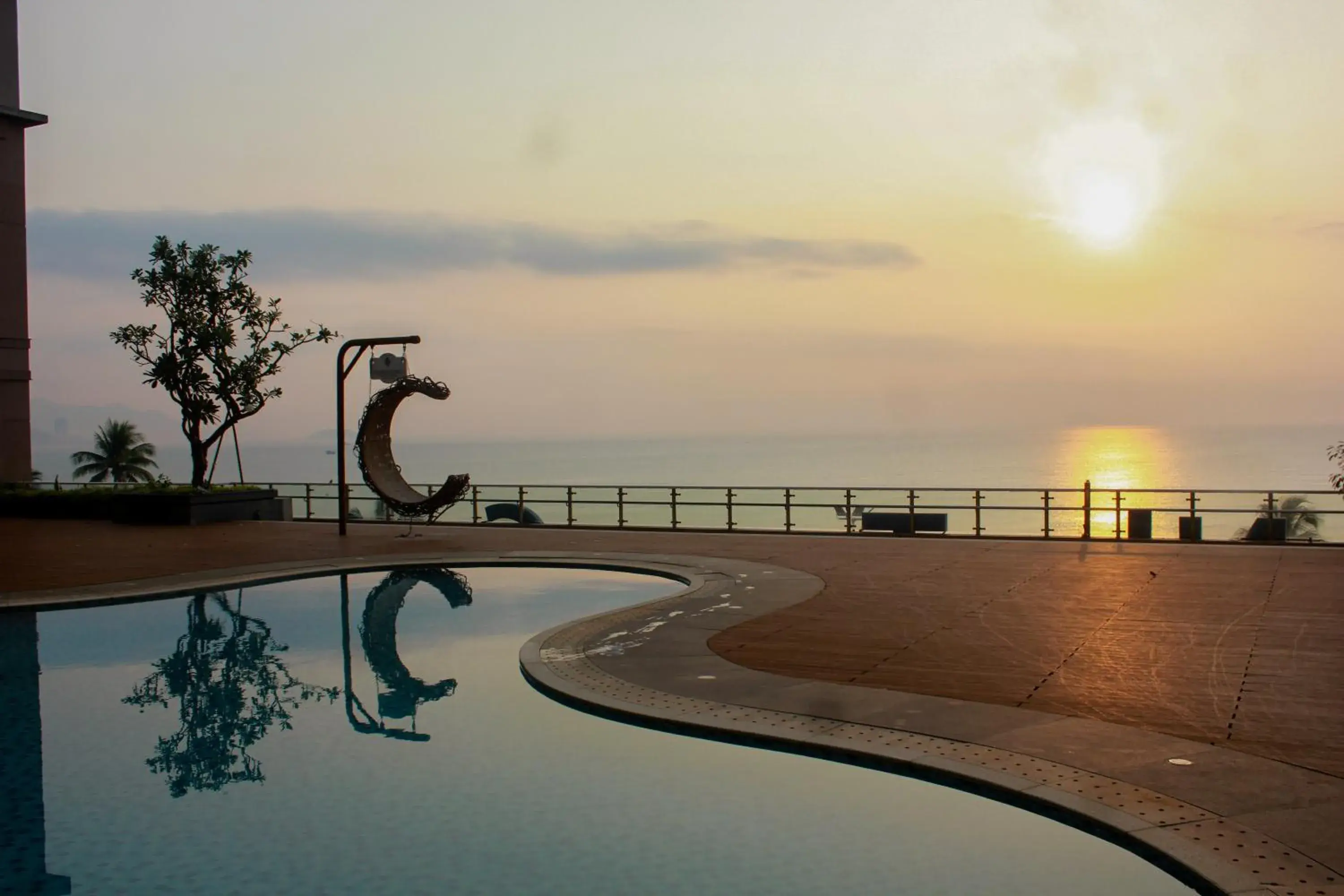 Swimming pool in Diamond Bay Hotel Swimming pool in Diamond Bay Hotel