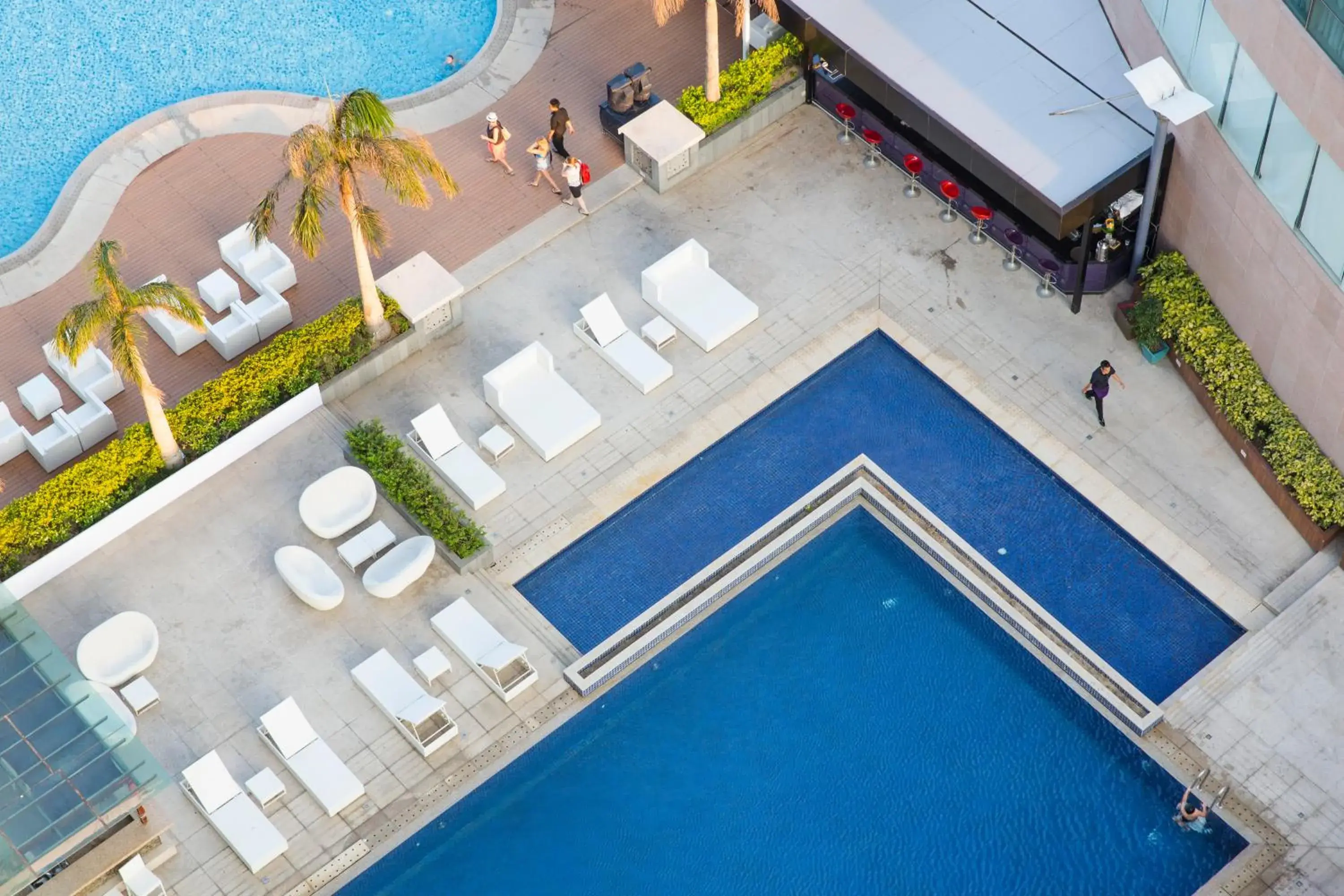 Pool view in Diamond Bay Hotel Pool view in Diamond Bay Hotel
