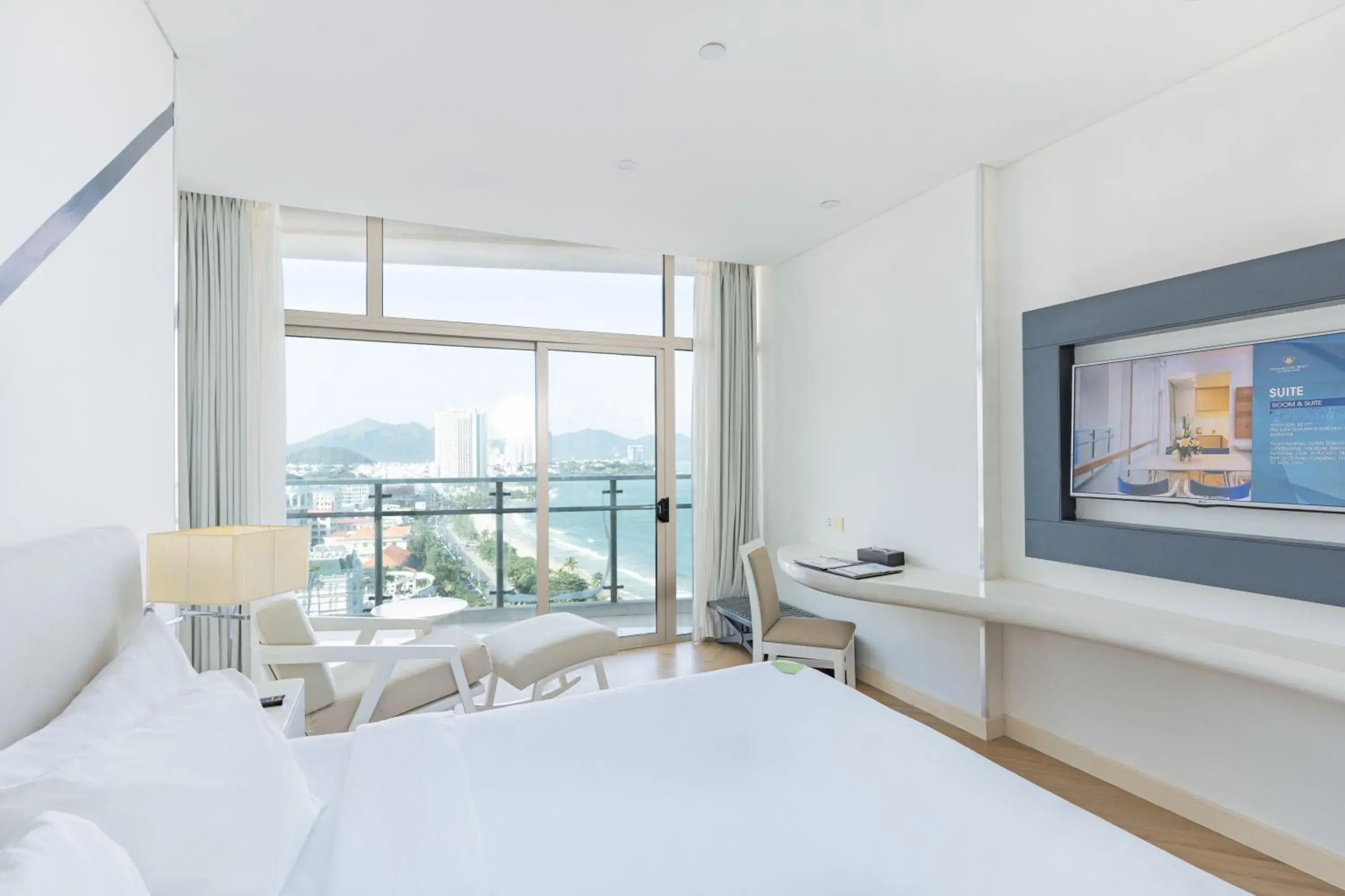 Grand Royale Double Room in Diamond Bay Hotel Grand Royale Double Room in Diamond Bay Hotel