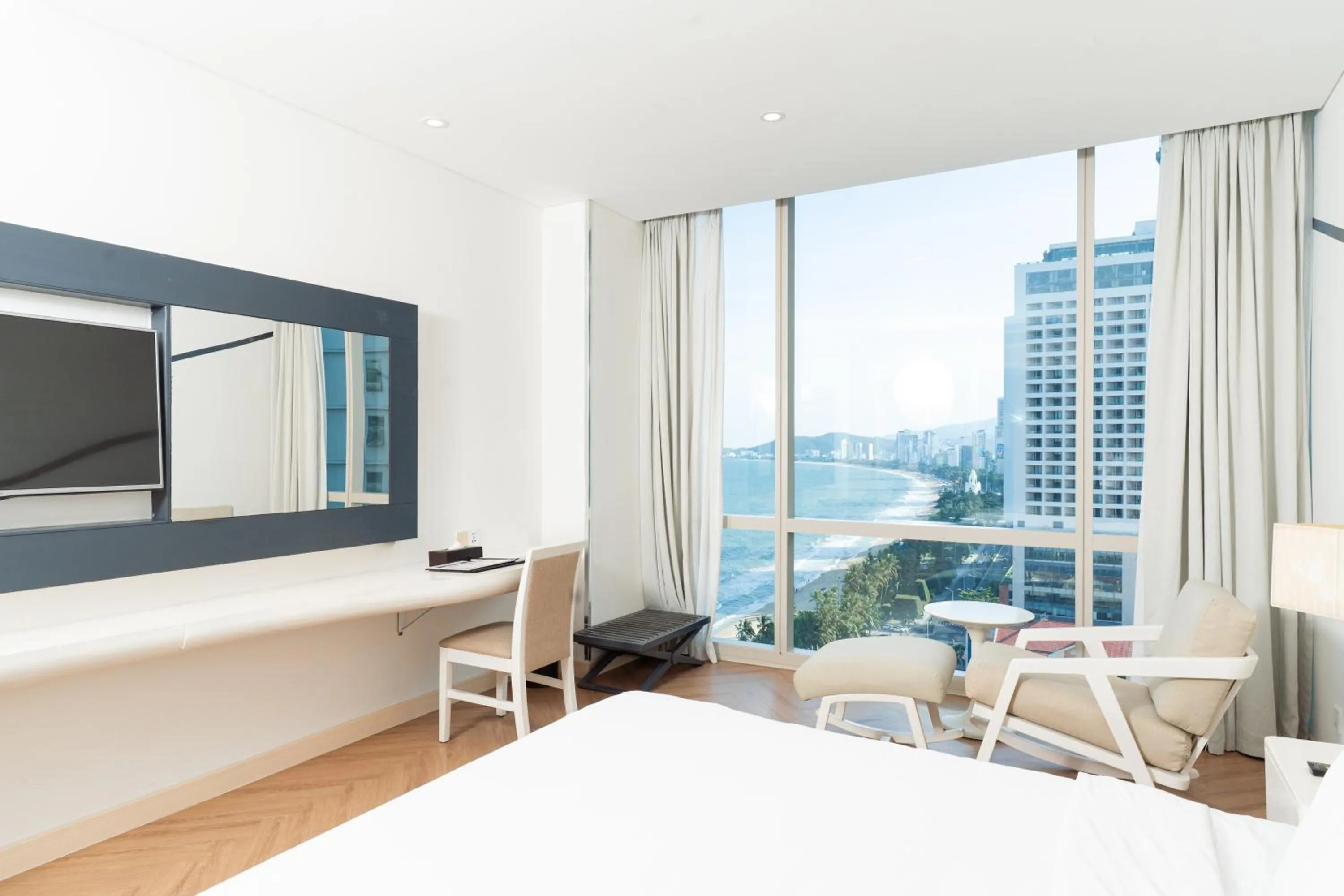 View (from property/room), Bed in Diamond Bay Hotel