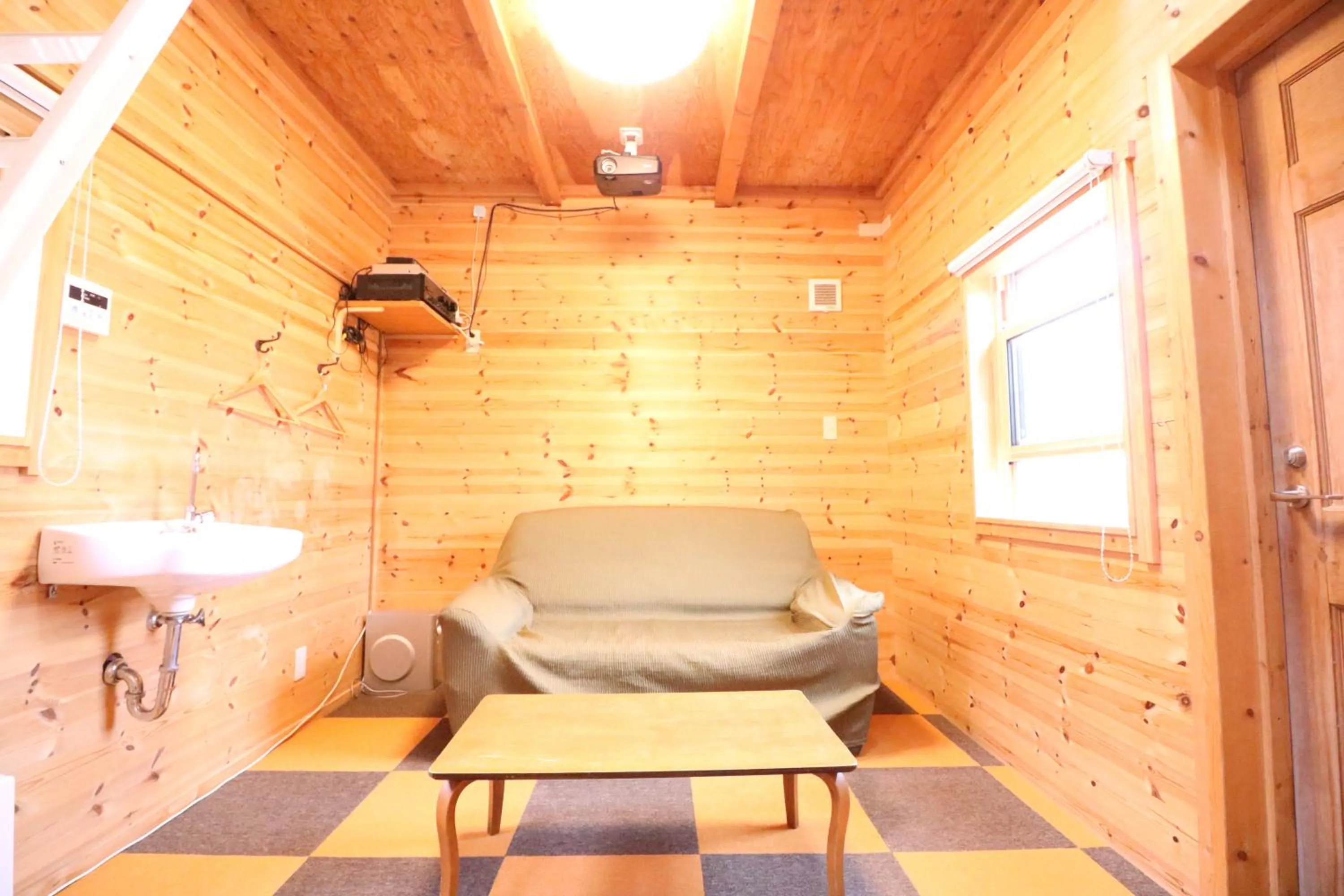 Photo of the whole room in Tomareru Himitsukichi L-Base