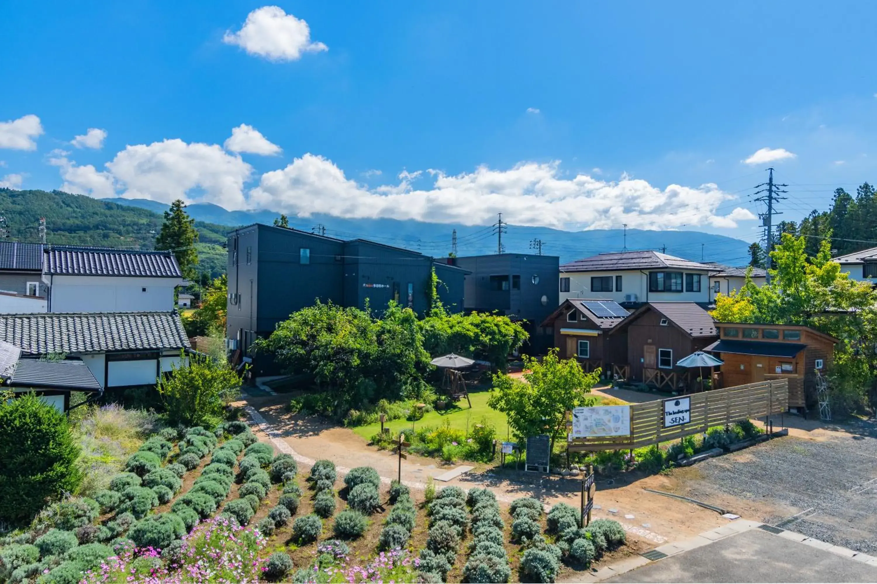Facade/entrance in Tomareru Himitsukichi L-Base Facade/entrance in Tomareru Himitsukichi L-Base