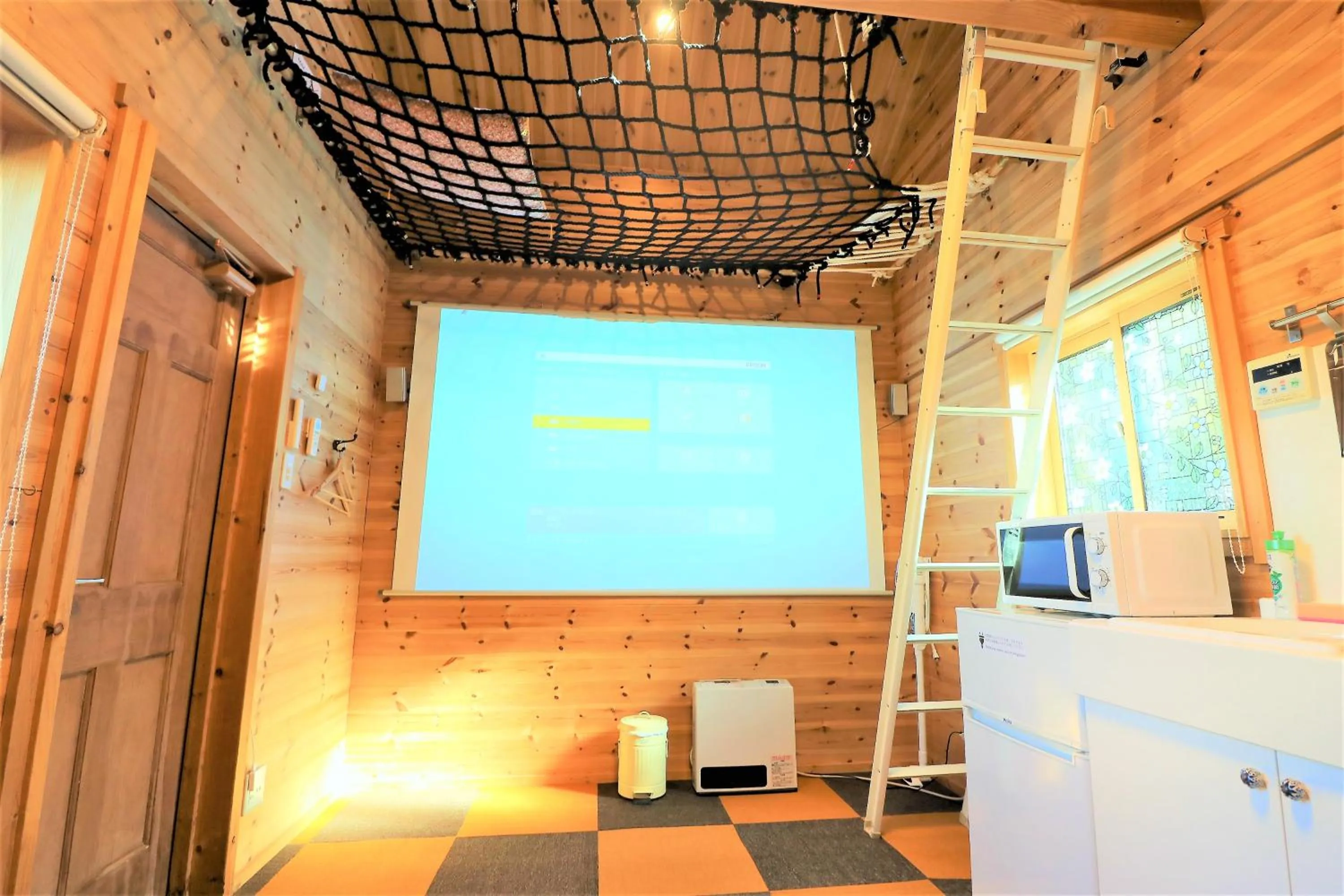 Photo of the whole room in Tomareru Himitsukichi L-Base