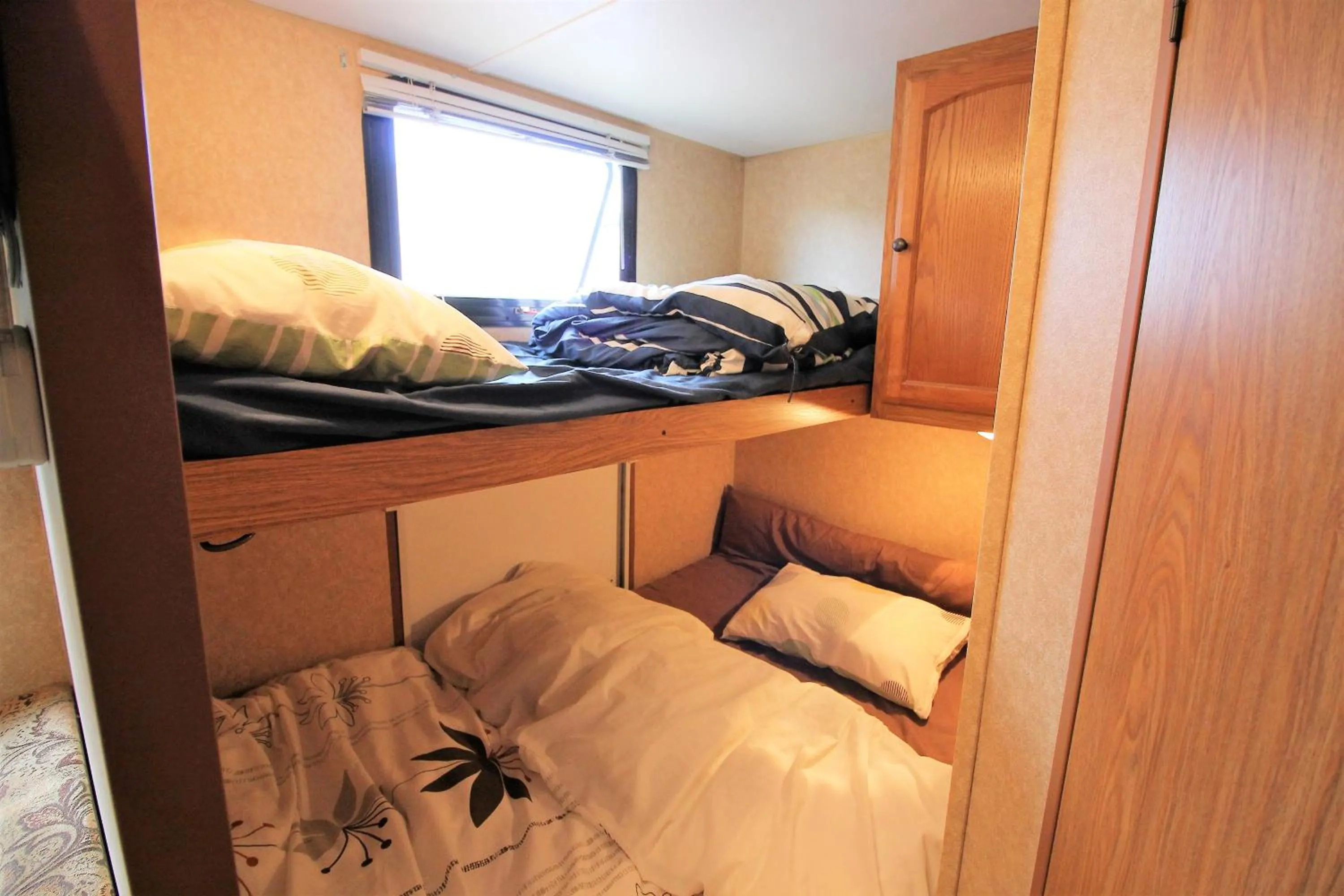 bunk bed, Bed in Tomareru Himitsukichi L-Base