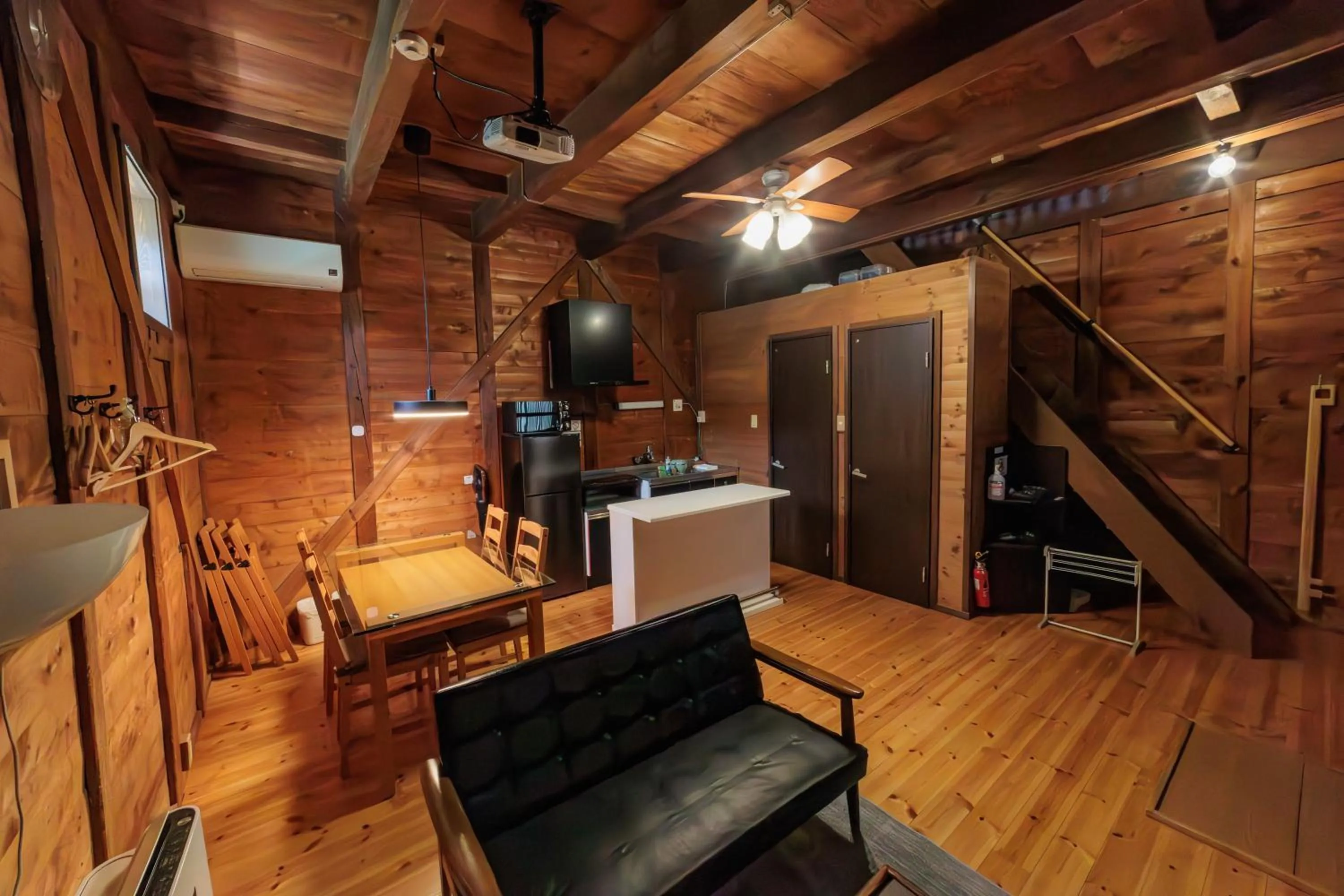 Dining area in Tomareru Himitsukichi L-Base