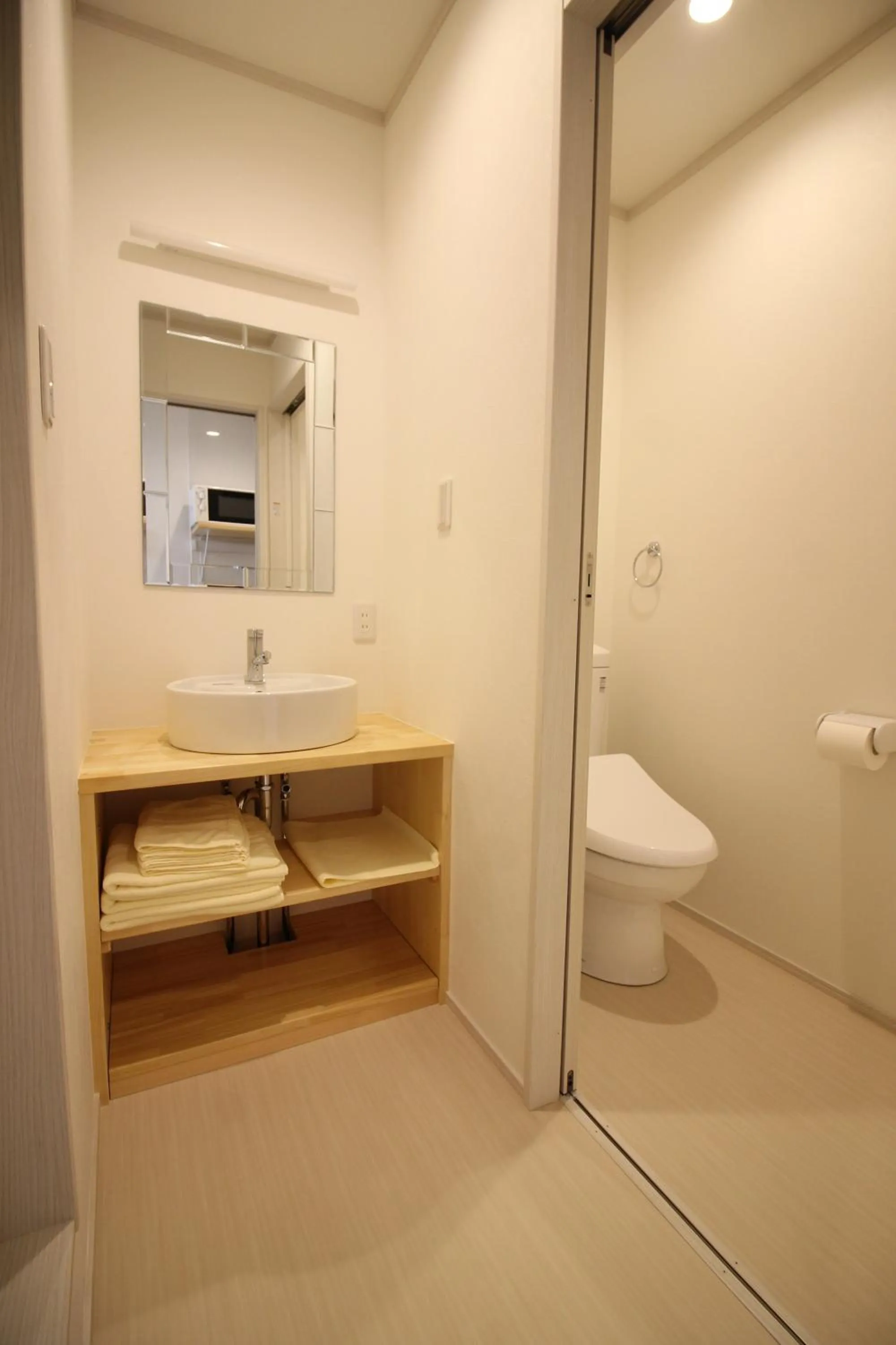 Toilet in Tomareru Himitsukichi L-Base